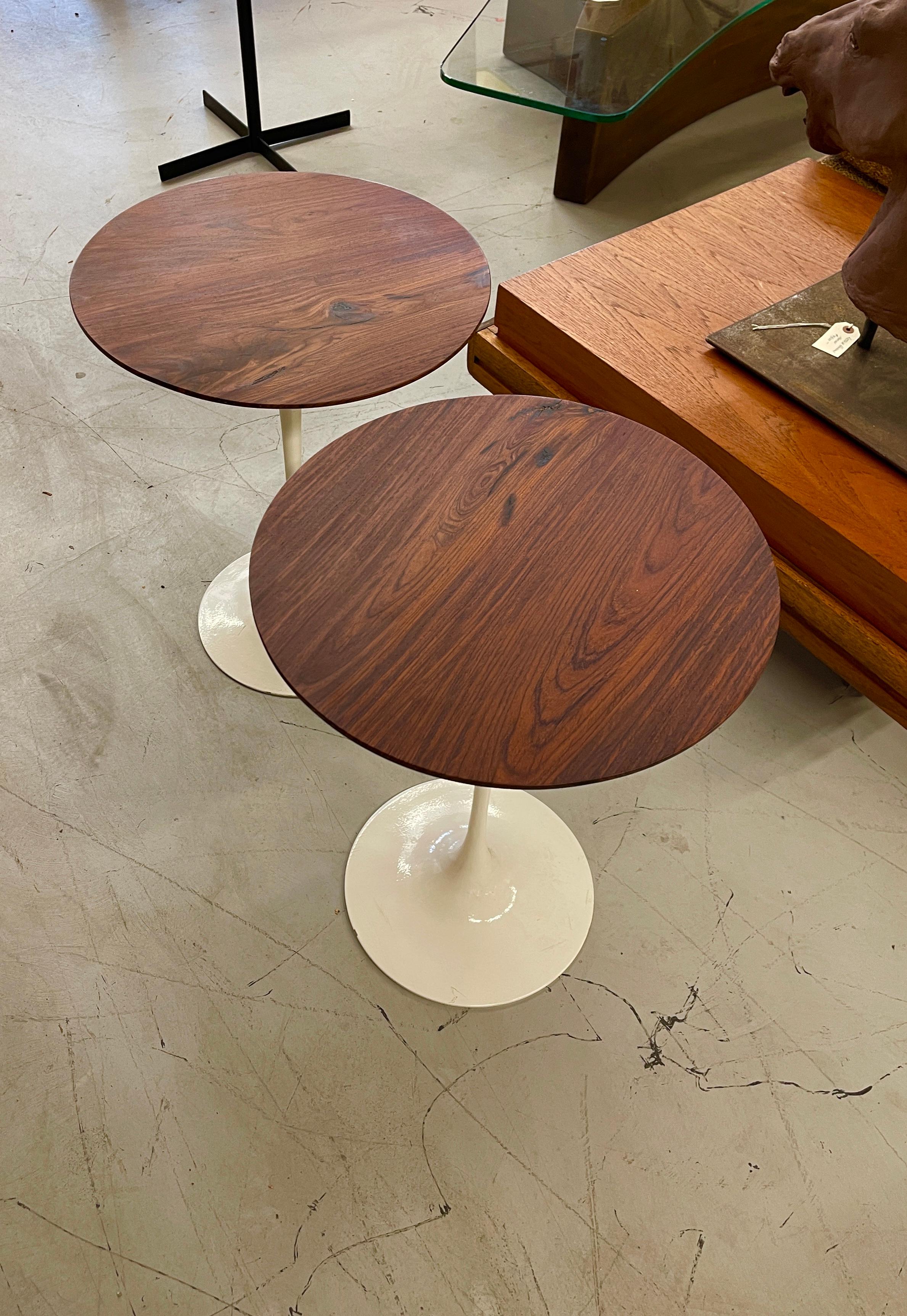 Pair of 1970’s Rosewood Knoll Saarinen Tulip Tables In Good Condition In Palm Springs, CA