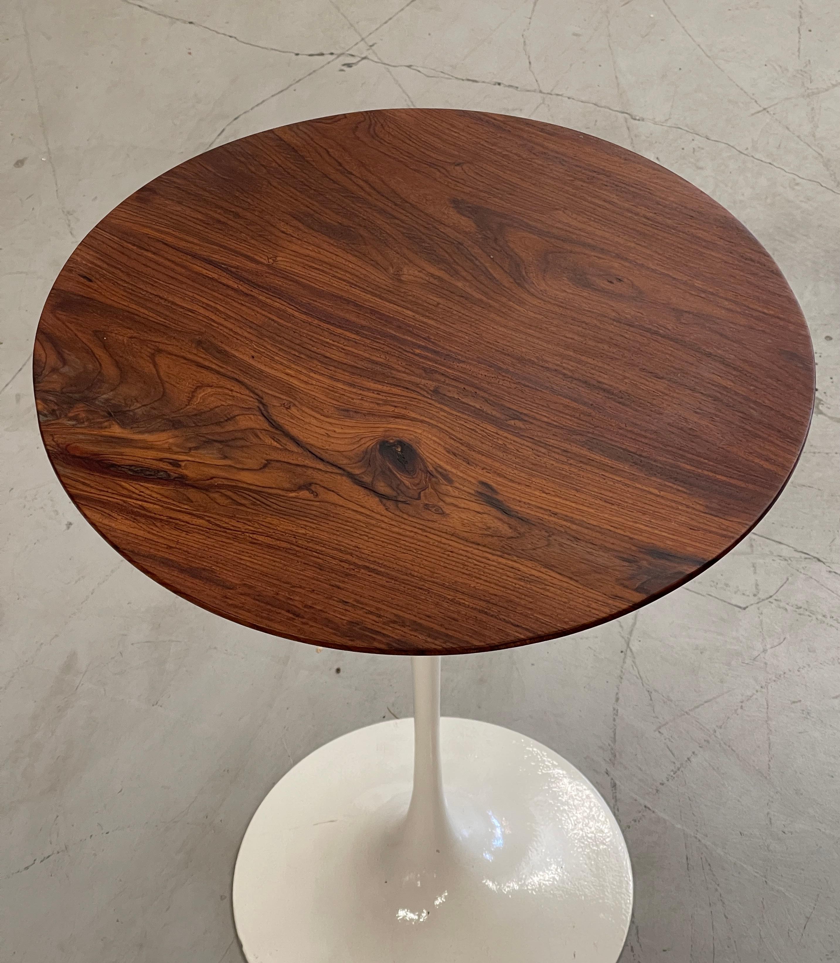 Fin du 20e siècle Paire de tables Tulipe Knoll Saarinen en bois de rose des années 1970