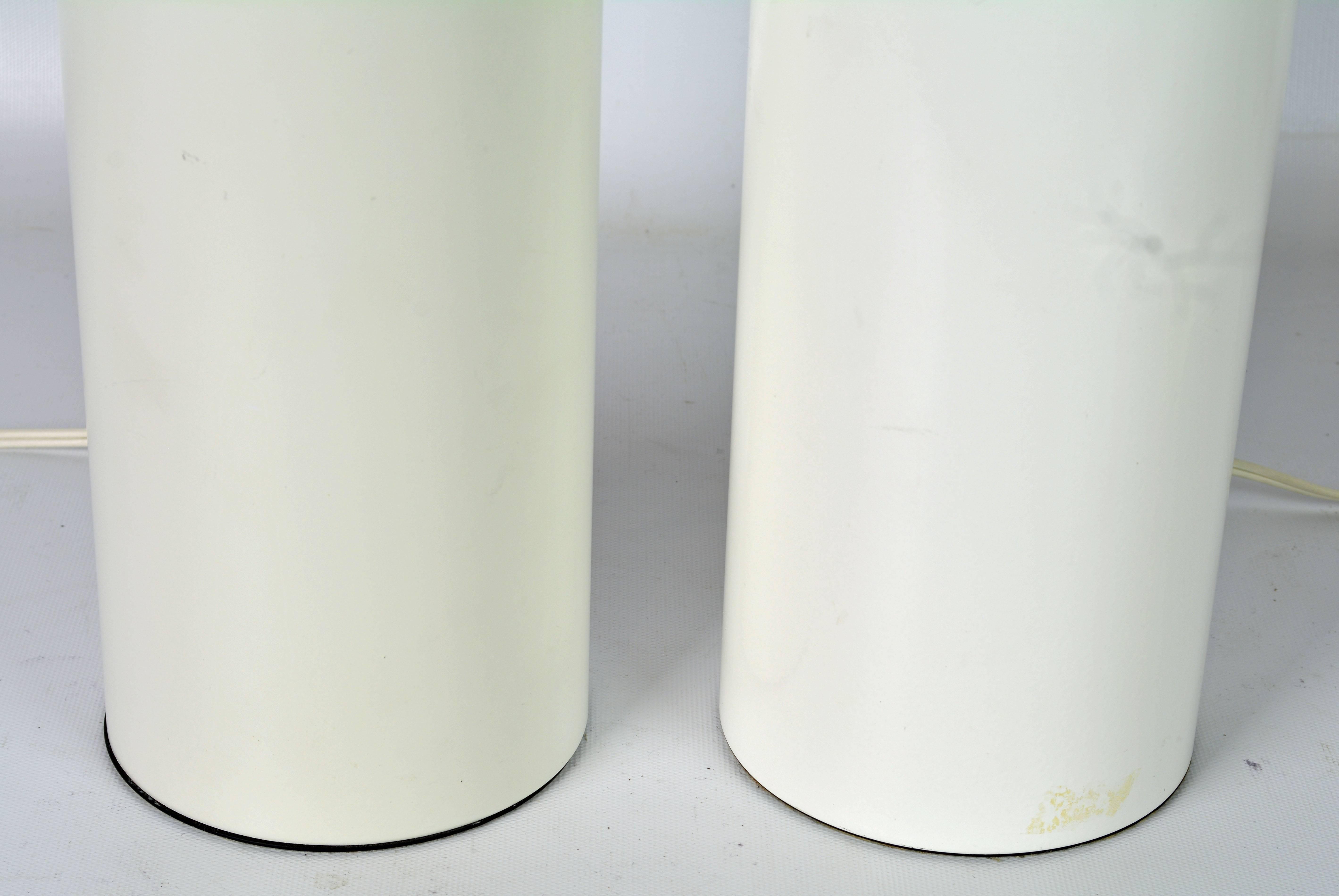 Mid-Century Modern Pair of 1970s White Enameled Cylinder Lamps by Robert Sonneman for Kovacs