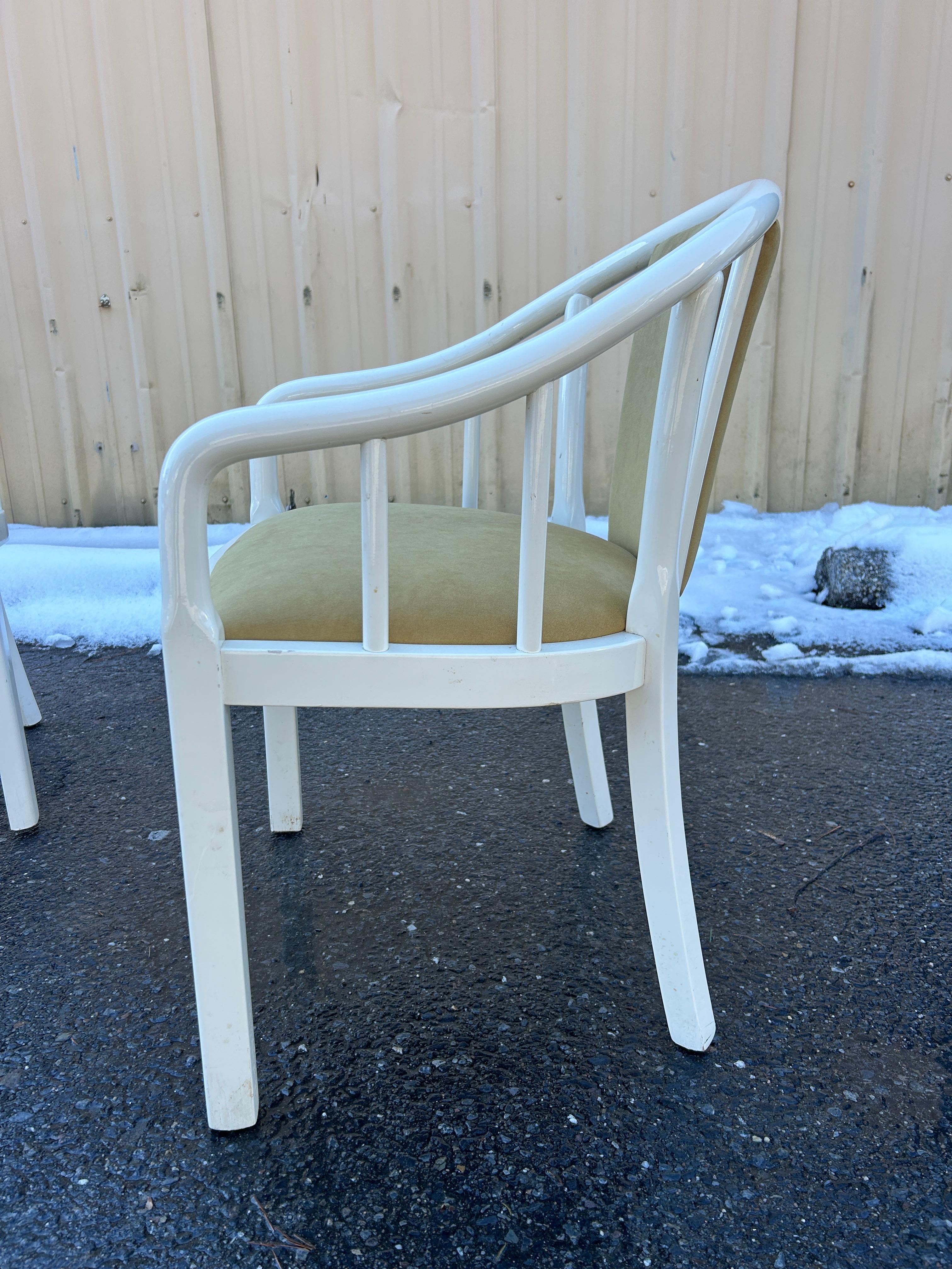 Italian Pair of 1970s white lacquer curved back armchairs made in Italy  For Sale