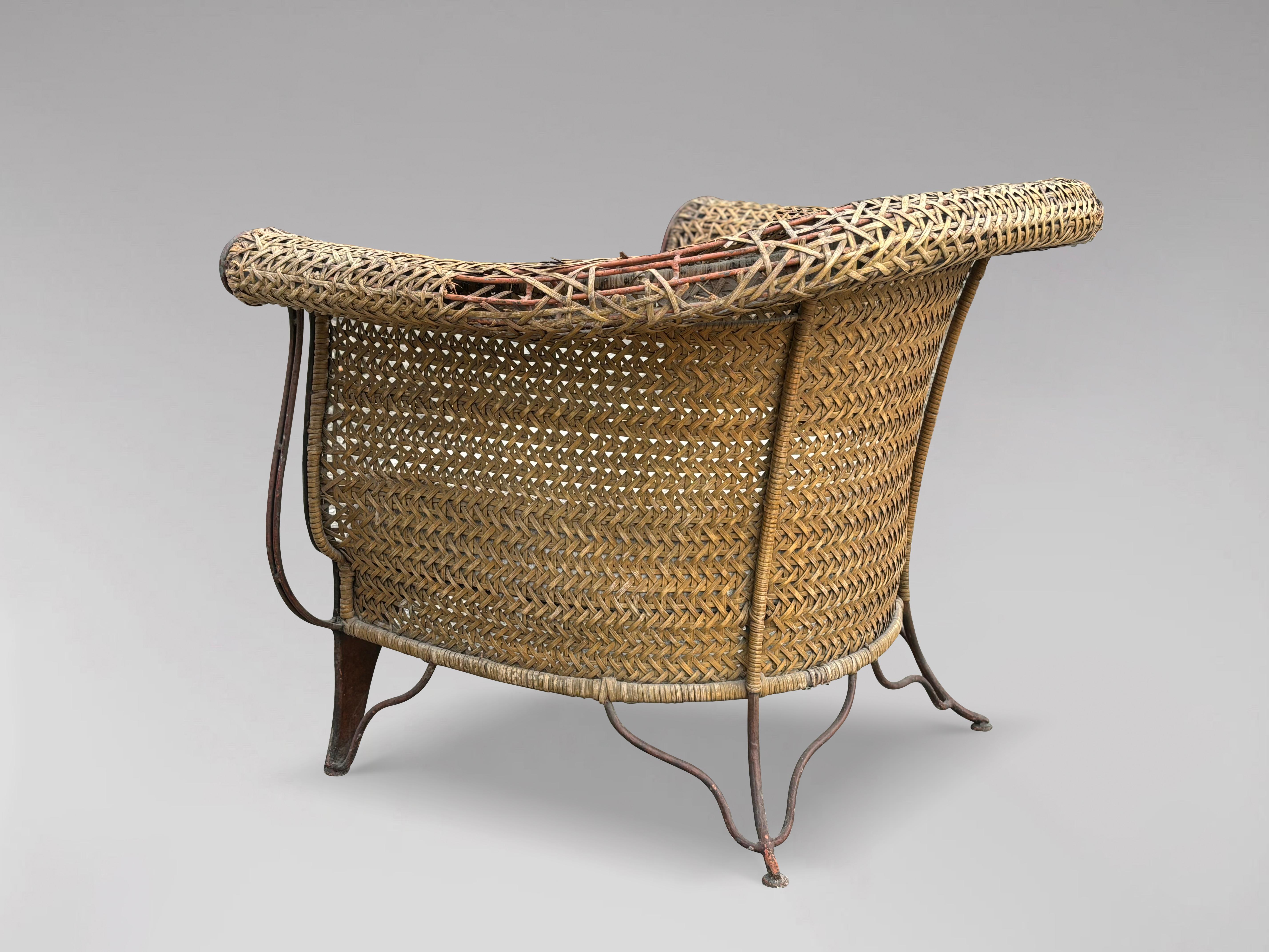 Paire de fauteuils de salon en rotin tressé des années 1970 en vente 3
