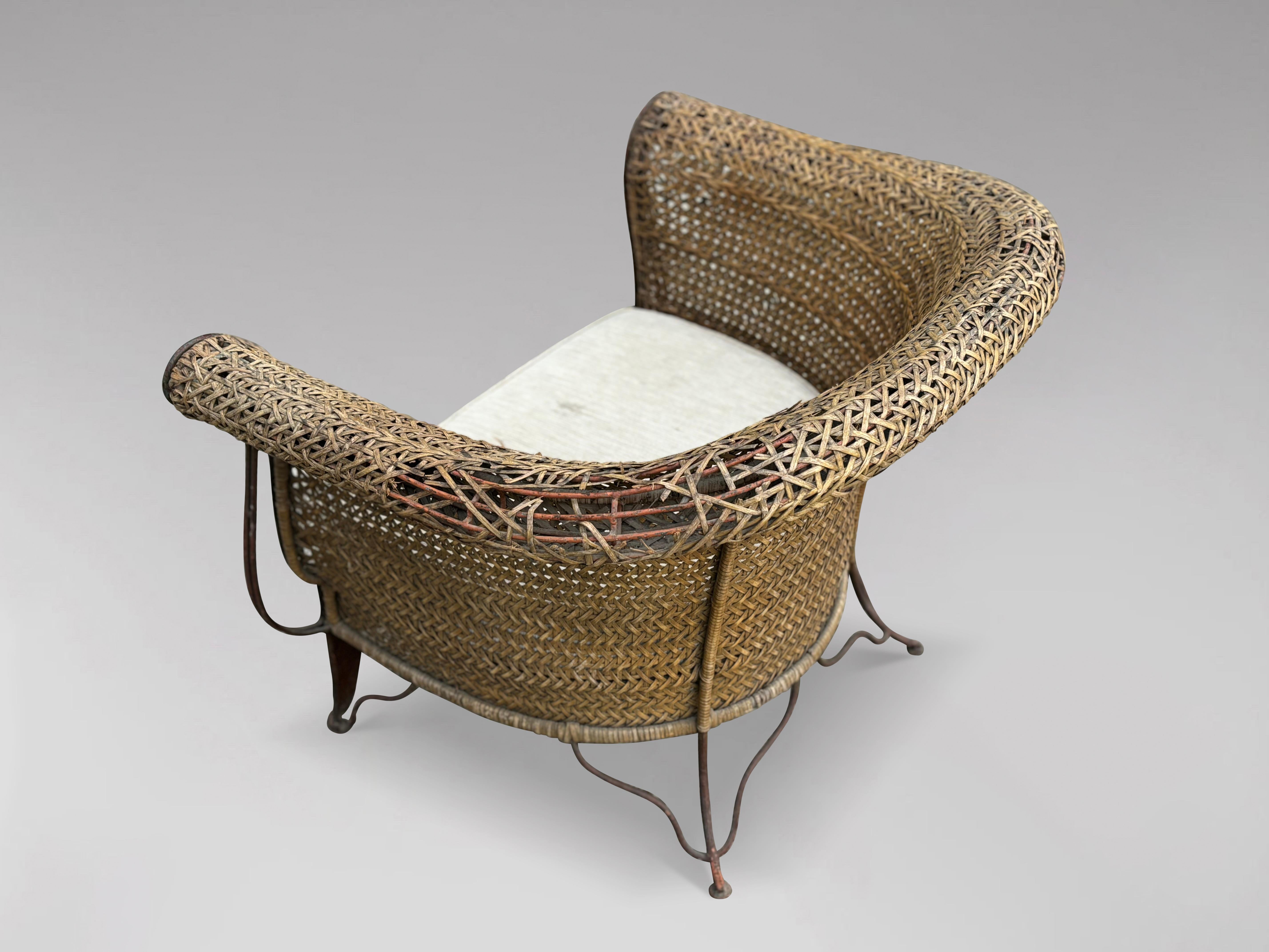 Paire de fauteuils de salon en rotin tressé des années 1970 en vente 4