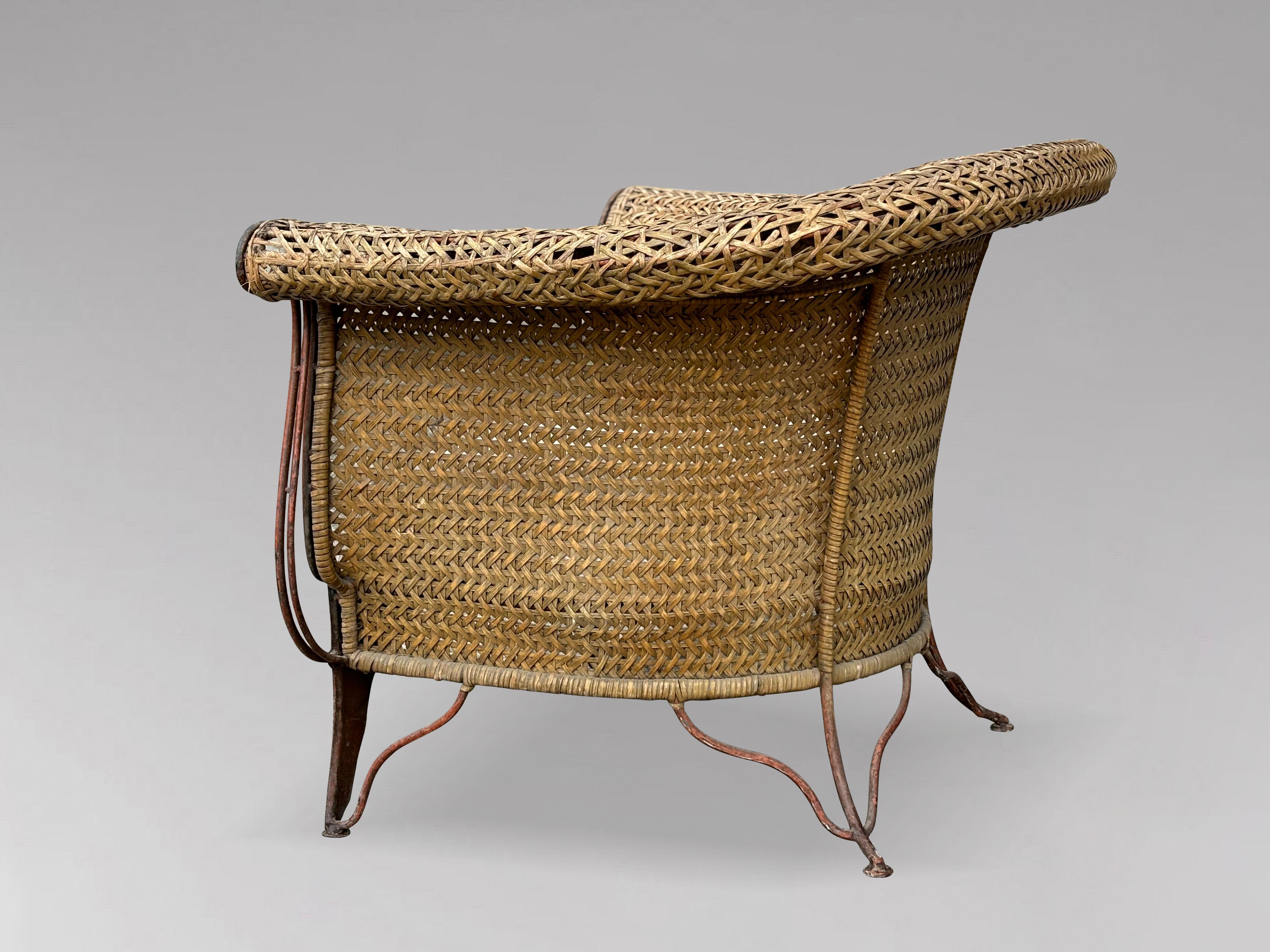 Paire de fauteuils de salon en rotin tressé des années 1970 en vente 7