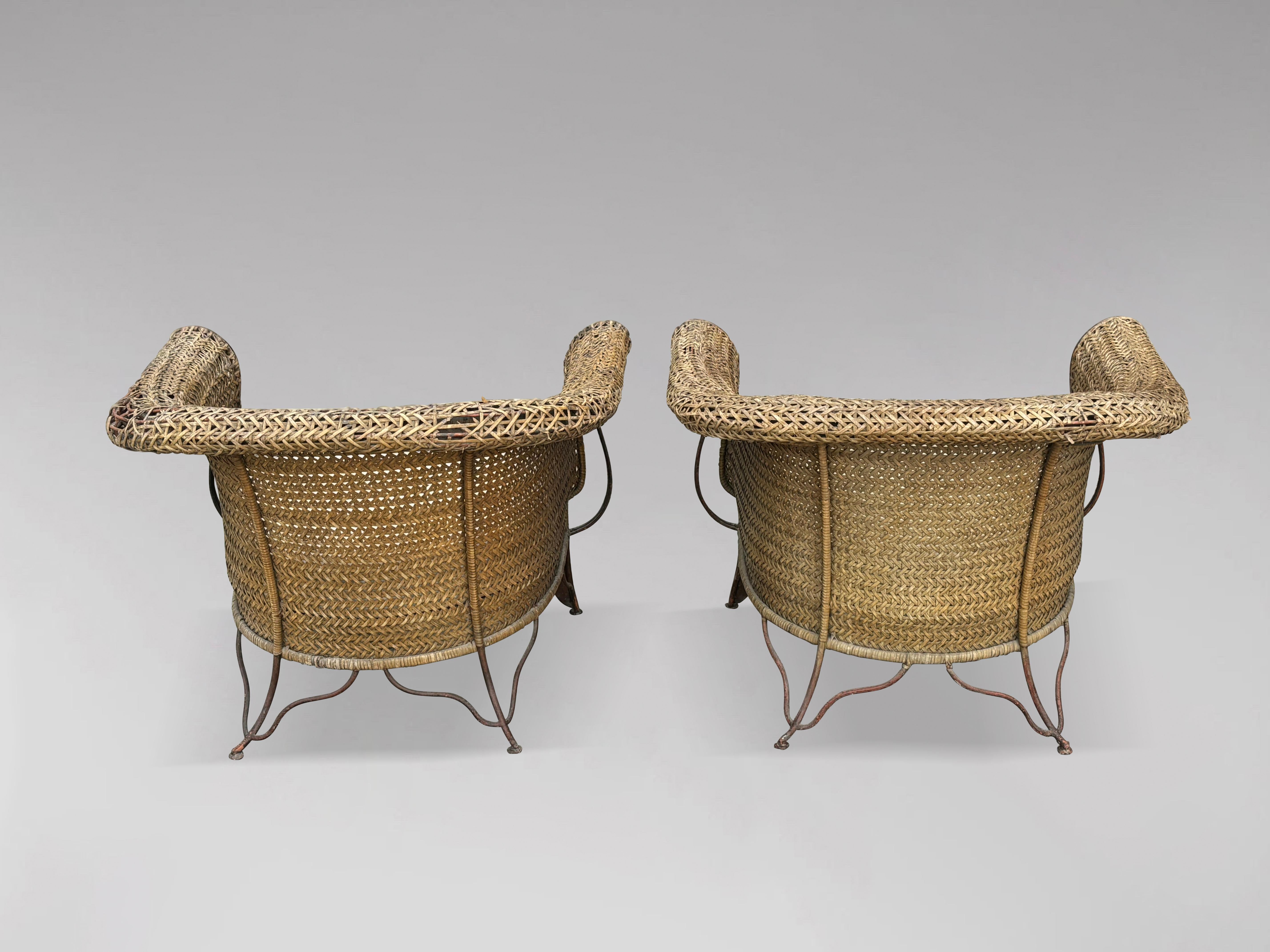 Fait main Paire de fauteuils de salon en rotin tressé des années 1970 en vente