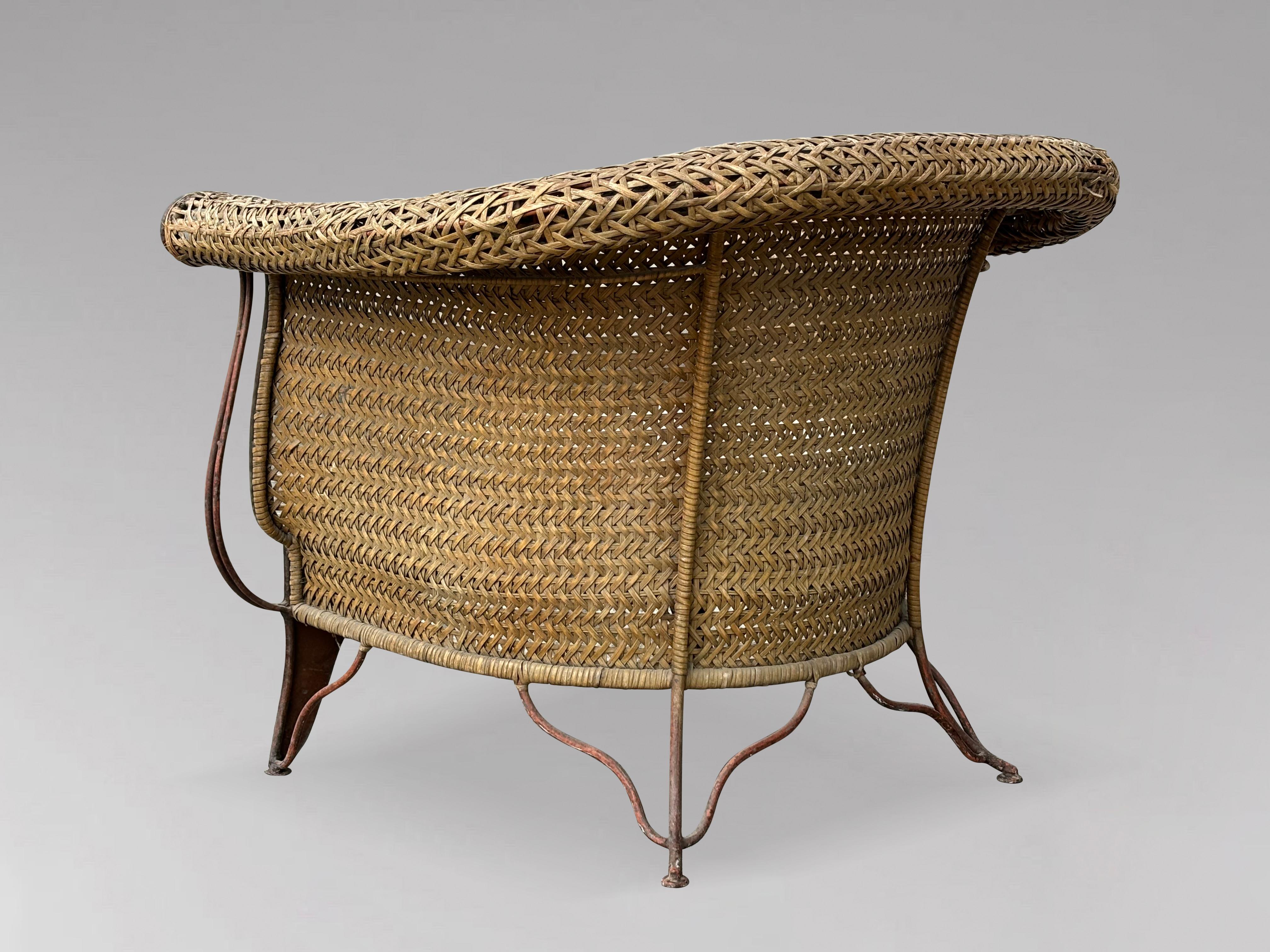 Métal Paire de fauteuils de salon en rotin tressé des années 1970 en vente