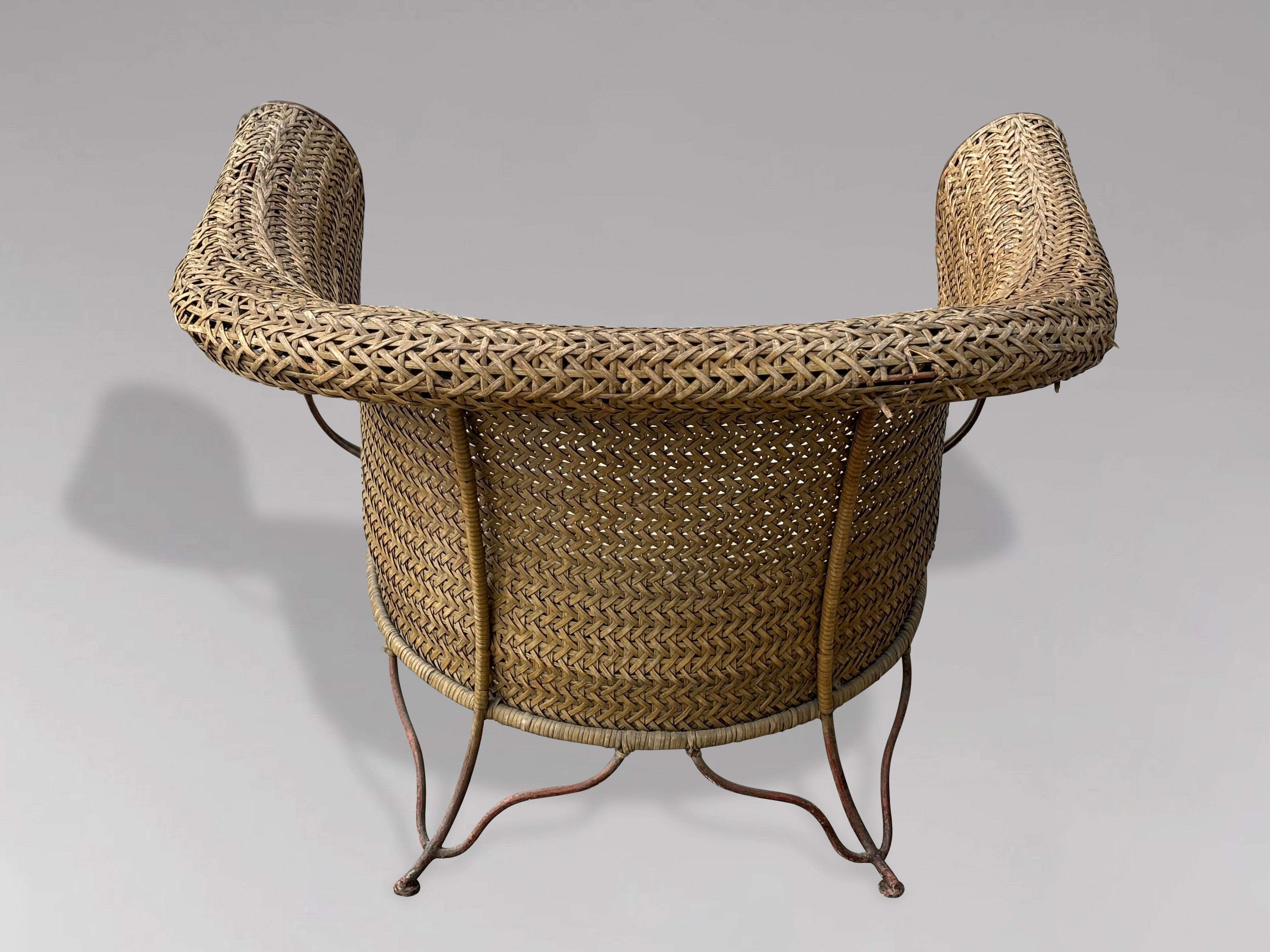 Paire de fauteuils de salon en rotin tressé des années 1970 en vente 2