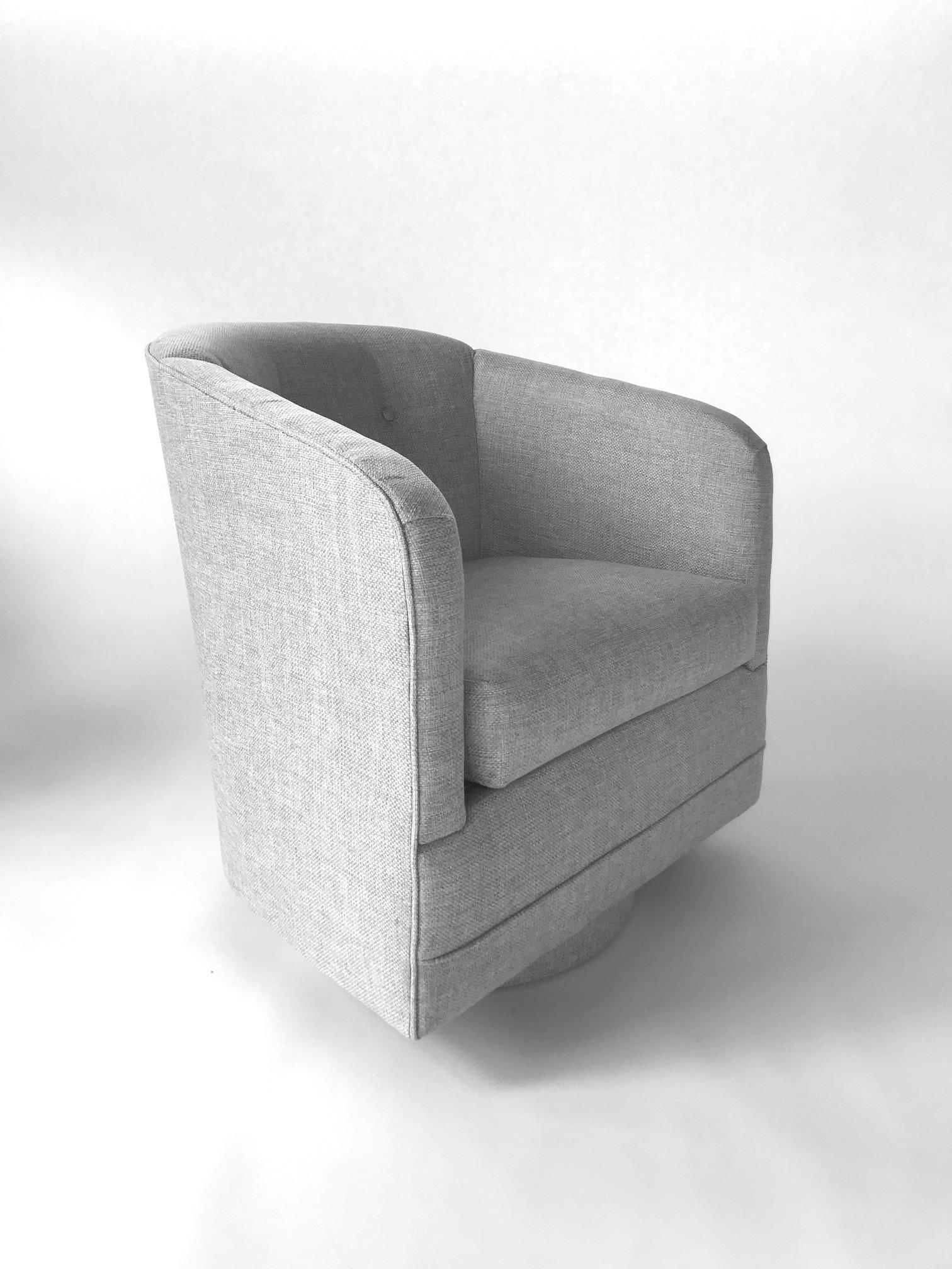 American Pair of 1970s Woven Swivel Lounge Chairs by Milo Baughman