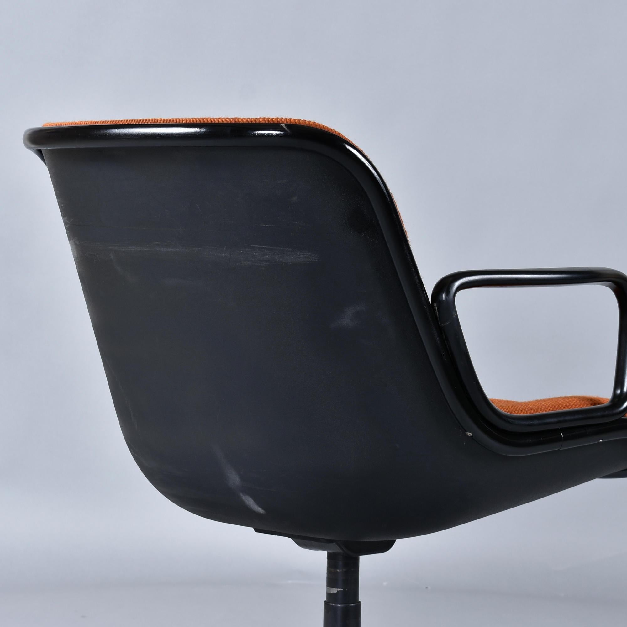 Pareja de sillones de dirección 1979 Charles Pollock para Knoll Naranja Quemado Estadounidense en venta