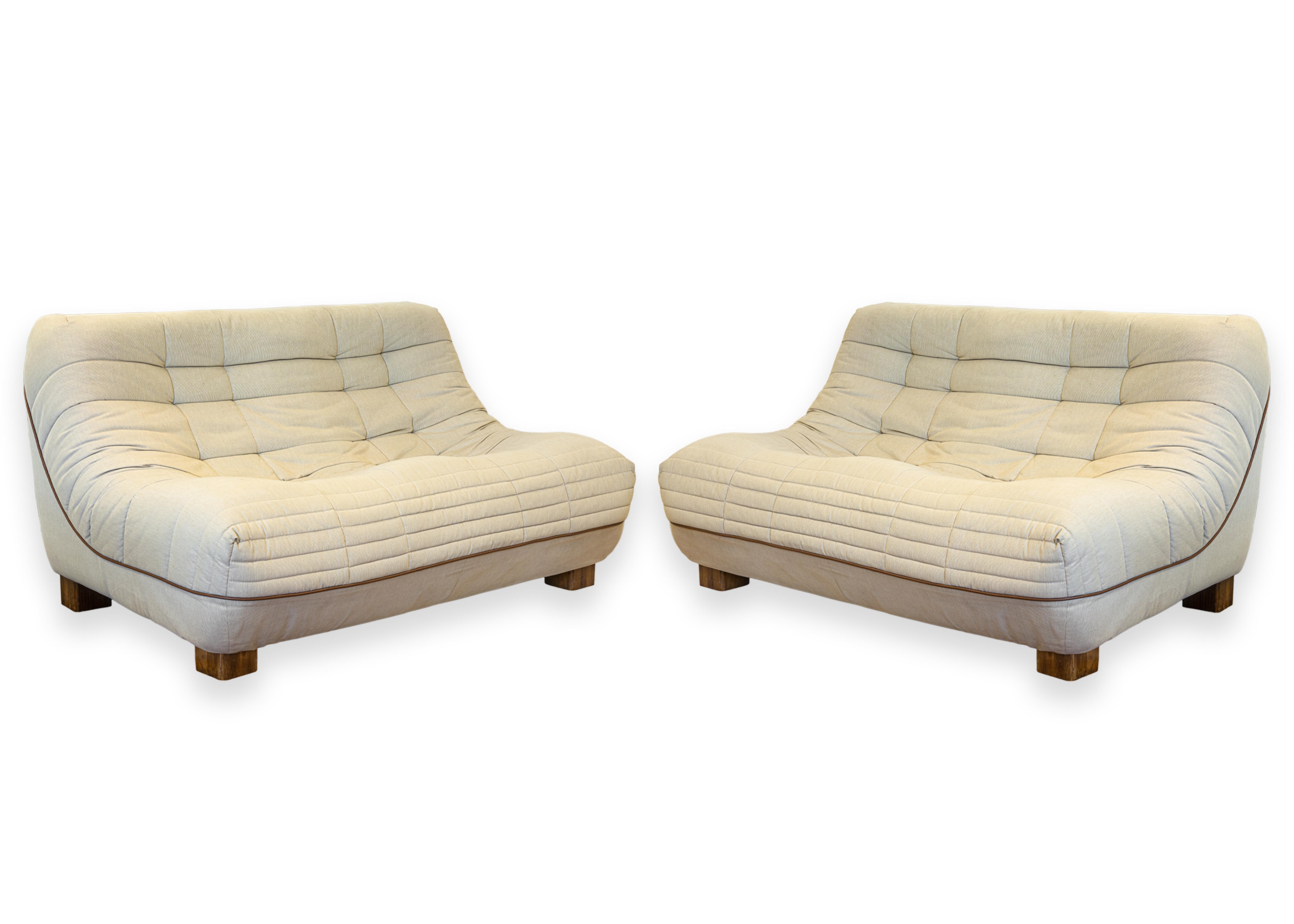 Paire de canapés-lits en tissu beige Pantoufle de 1979 de Roche Bobois en vente 3