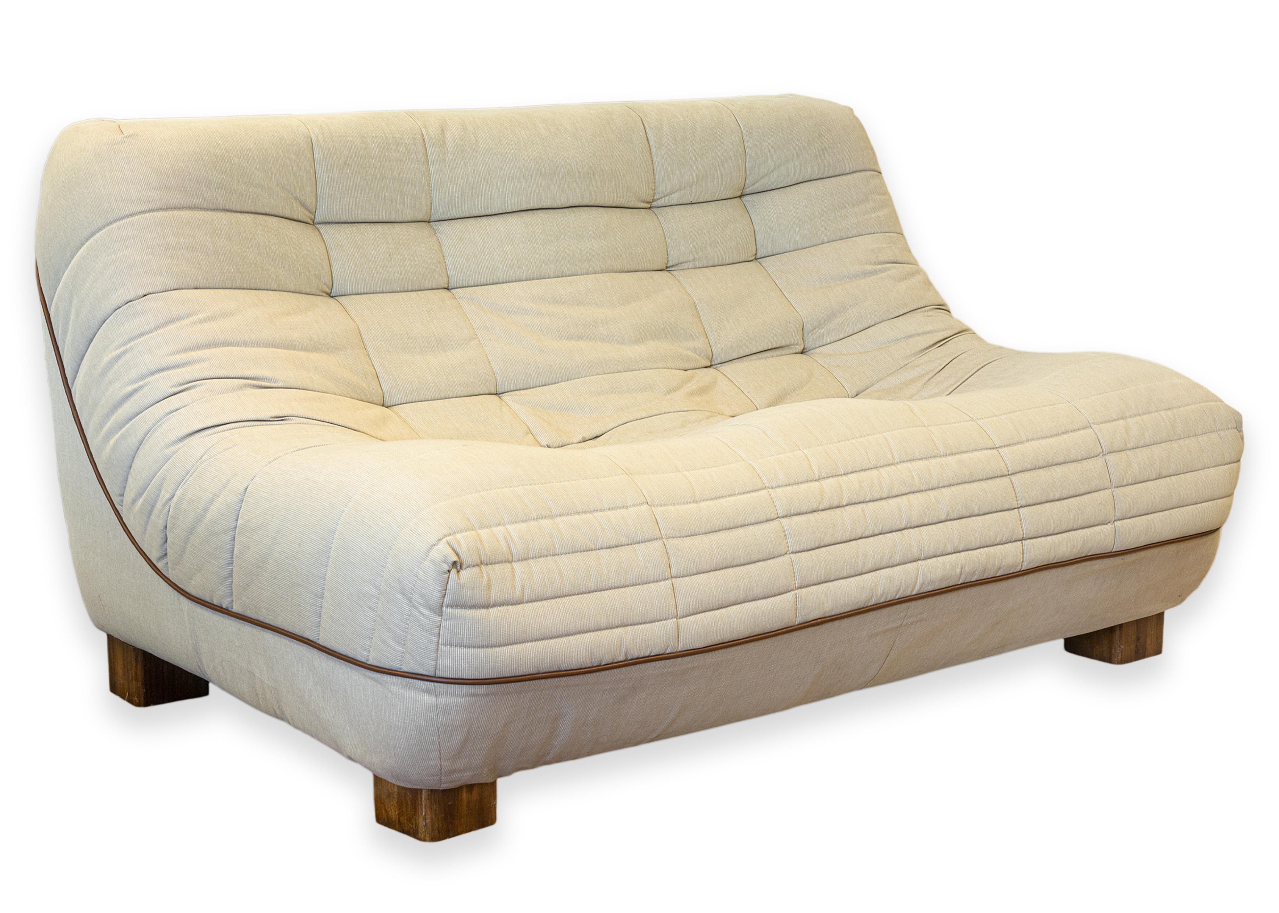 Paire de canapés-lits en tissu beige Pantoufle de 1979 de Roche Bobois en vente 2