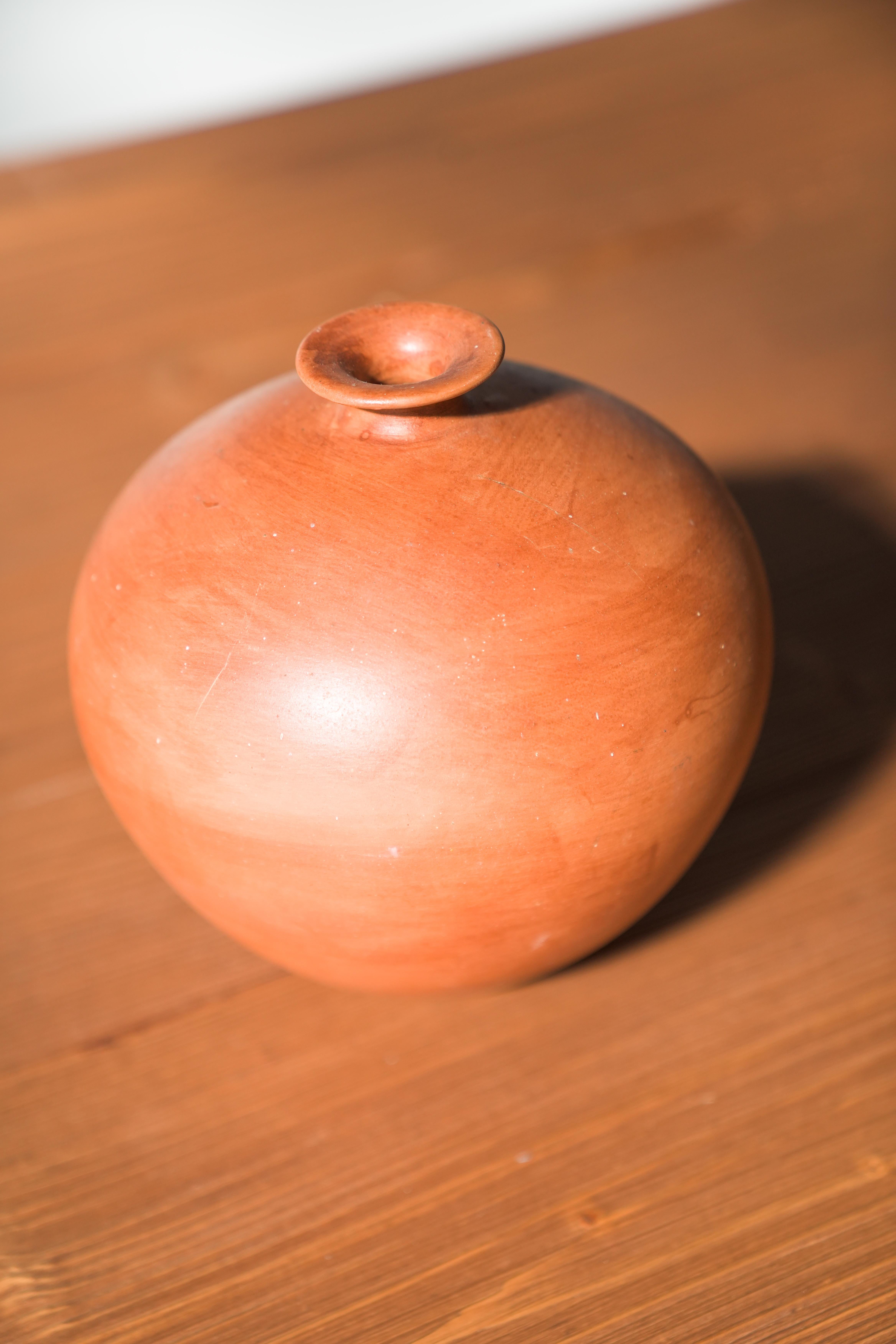 Pair of 1980s-90s Terracotta Vases – Minimalist Organic Shapes in vendita 1