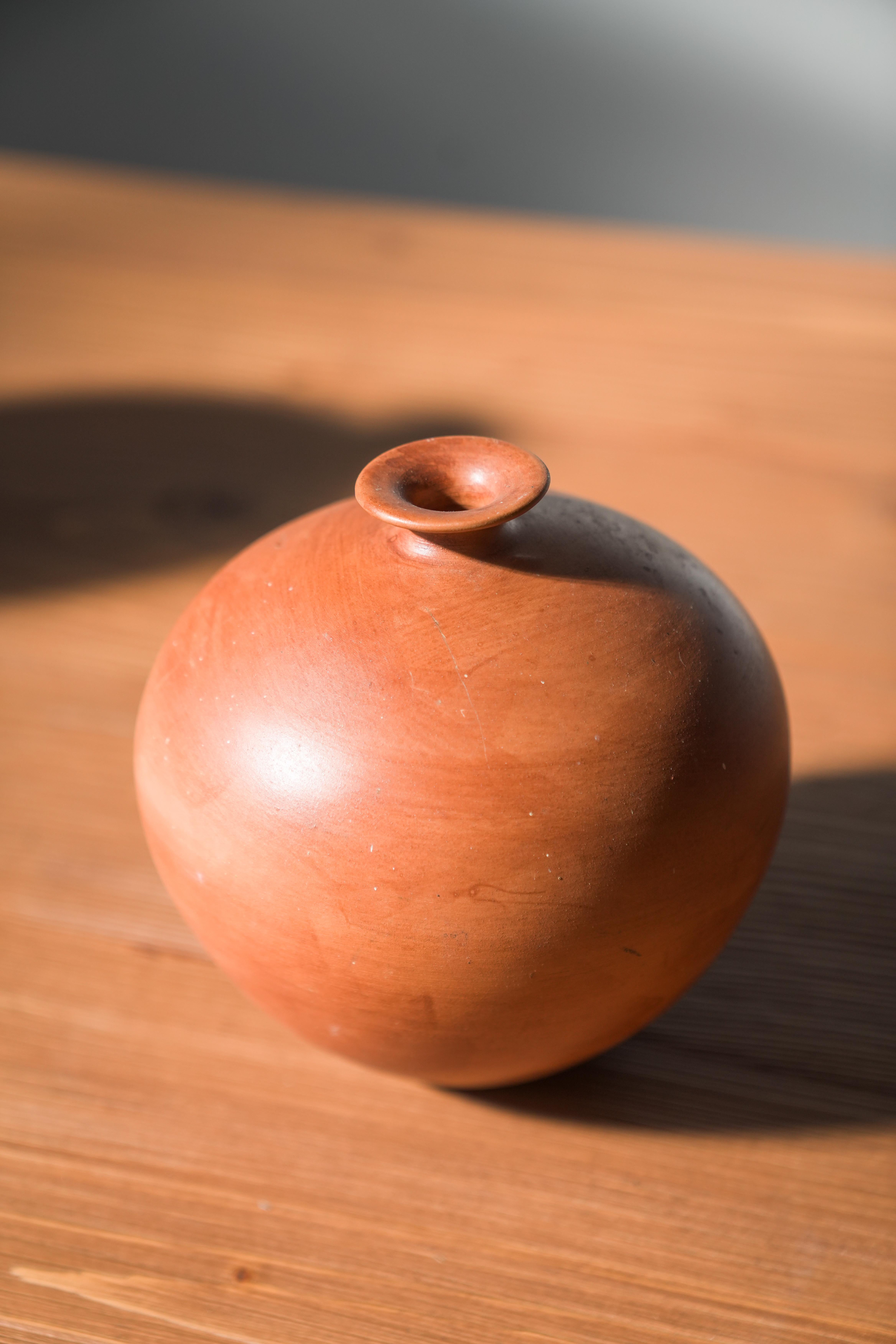 Pair of 1980s-90s Terracotta Vases – Minimalist Organic Shapes in vendita 2