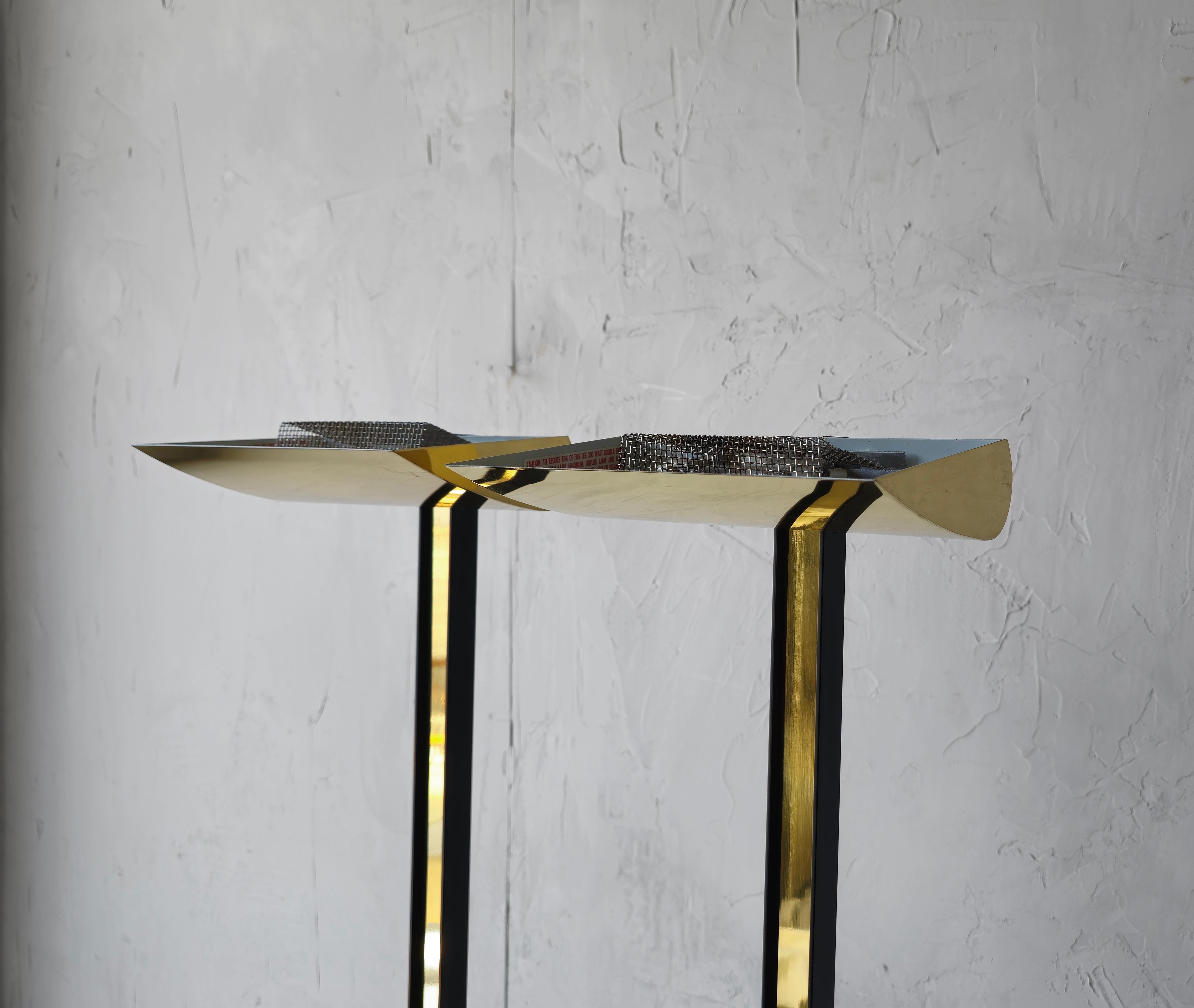 Ein Paar Stehlampen aus Messing und Stahl aus den 1980er Jahren von Sonneman im Angebot 5