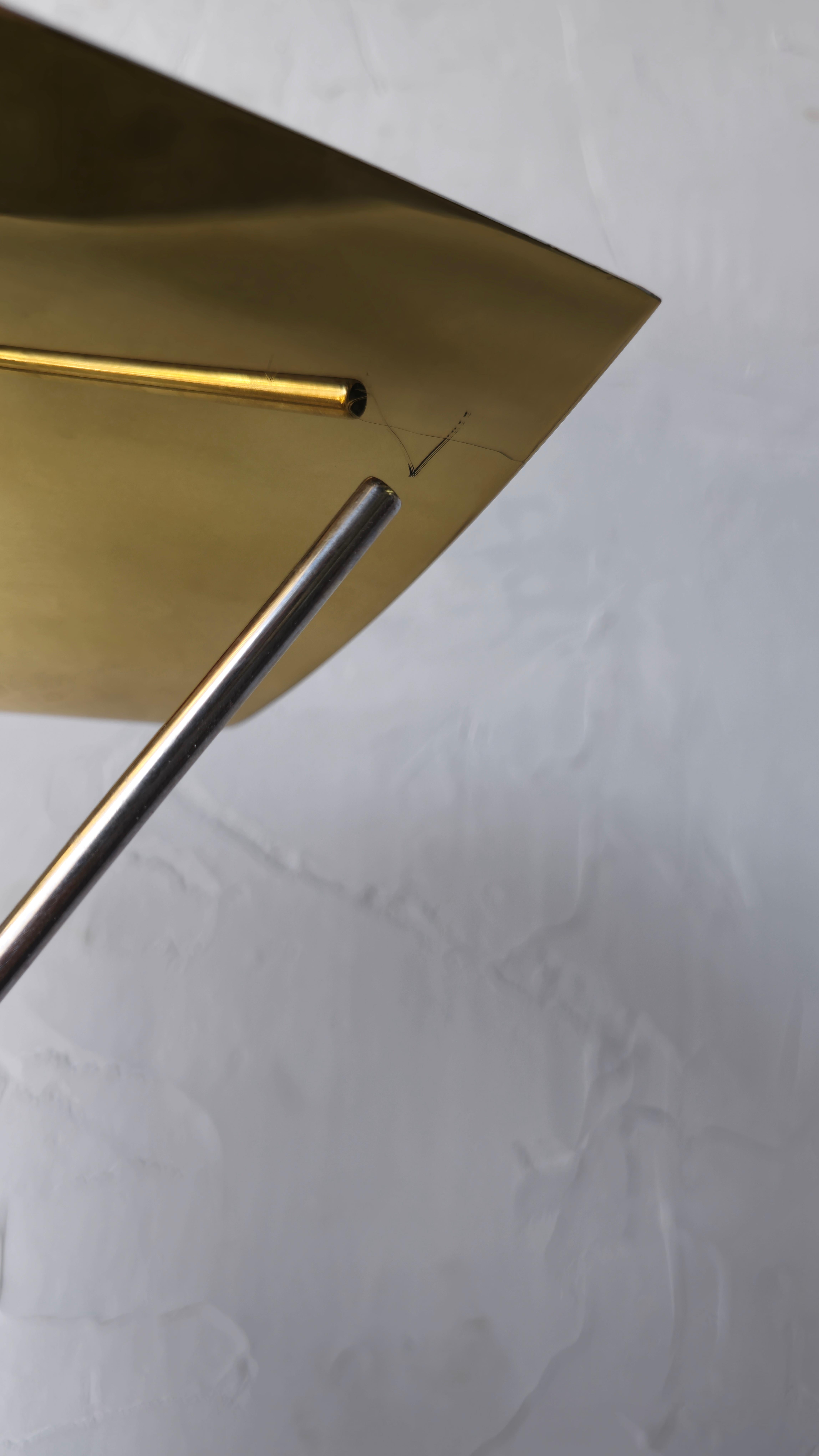 Ein Paar Stehlampen aus Messing und Stahl aus den 1980er Jahren von Sonneman im Angebot 7