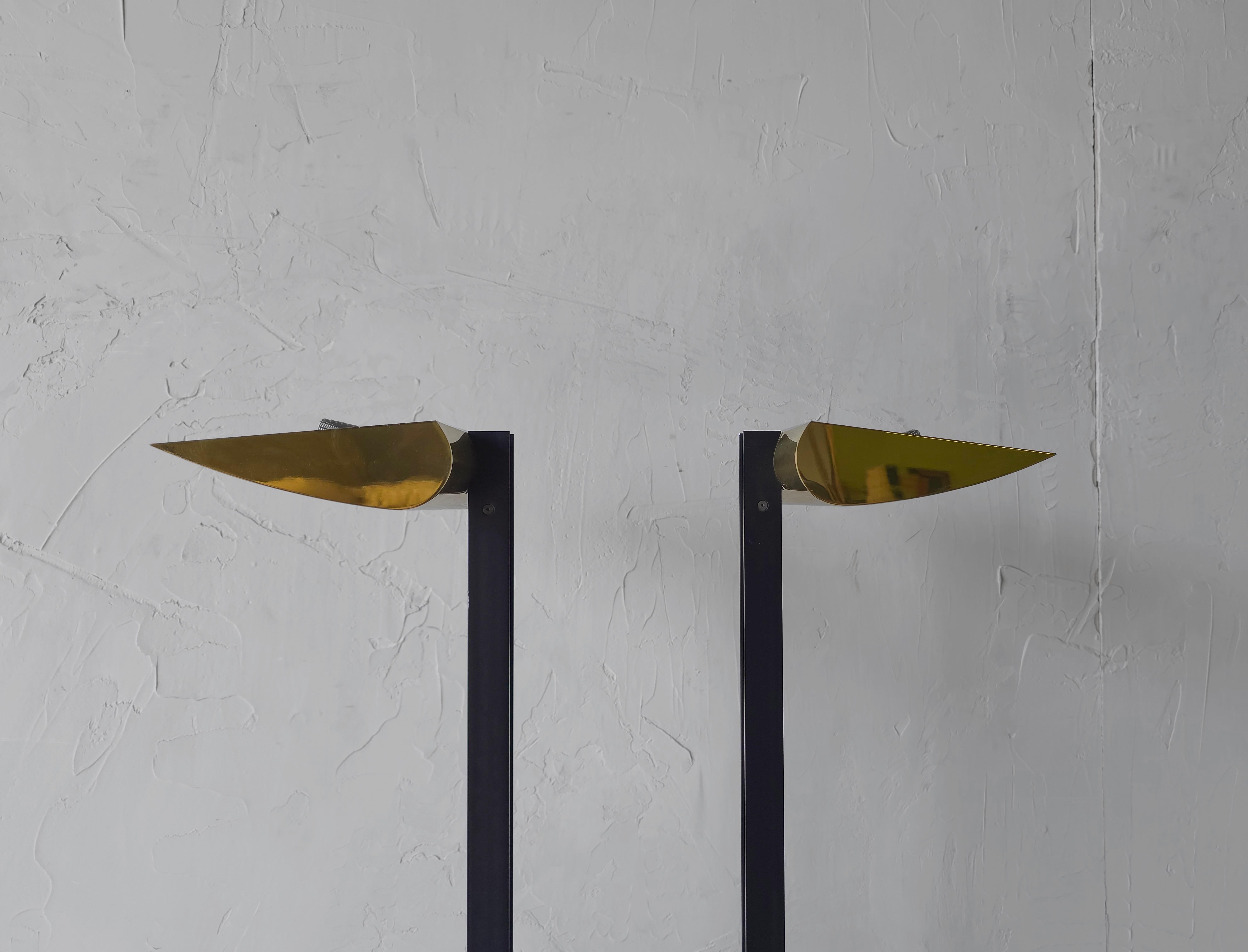 Ein Paar Stehlampen aus Messing und Stahl aus den 1980er Jahren von Sonneman im Angebot 4