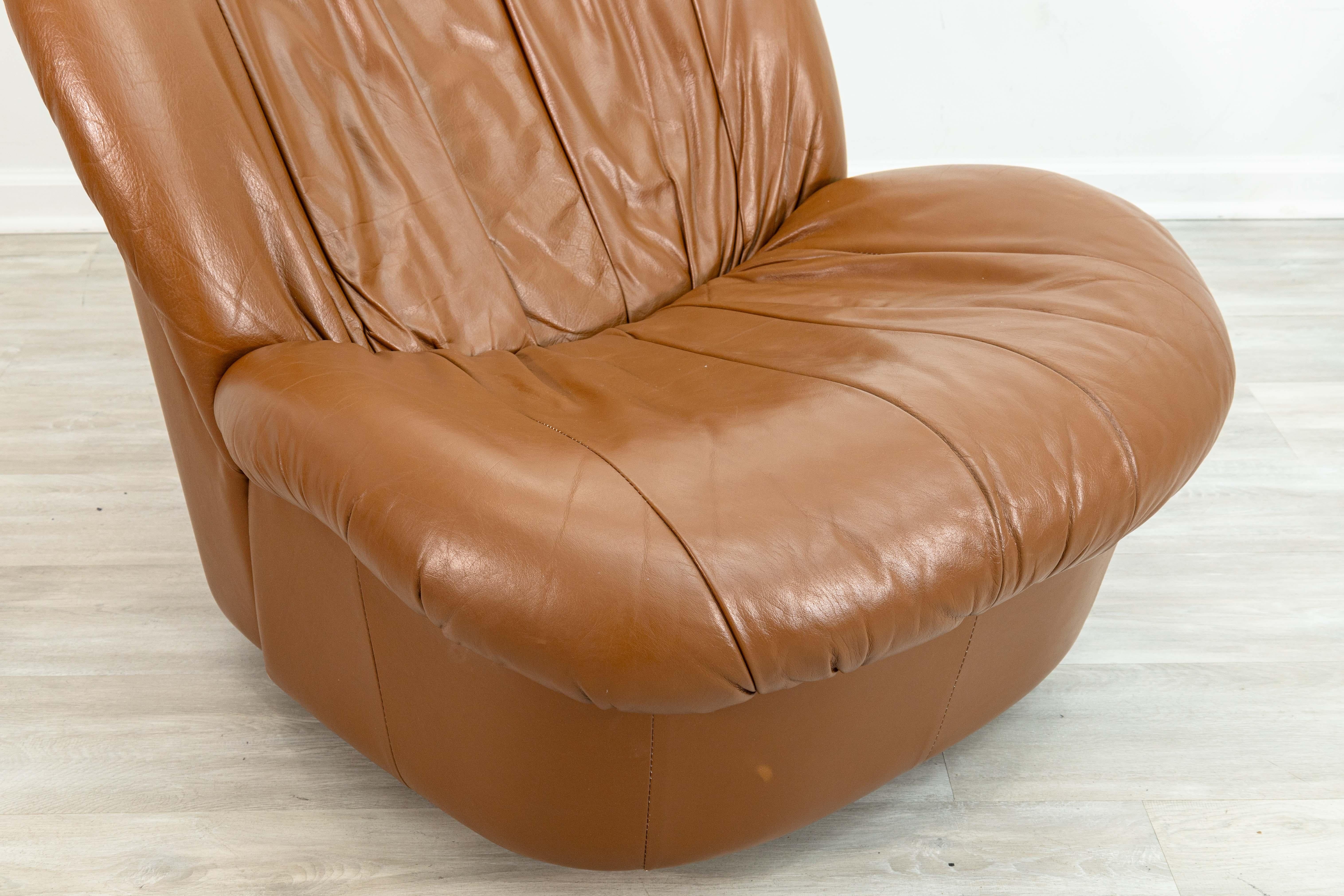 Post-Modern Pair of 1980s Brown Leather Swivel Glider Postmodern Lounge Chairs For Sale