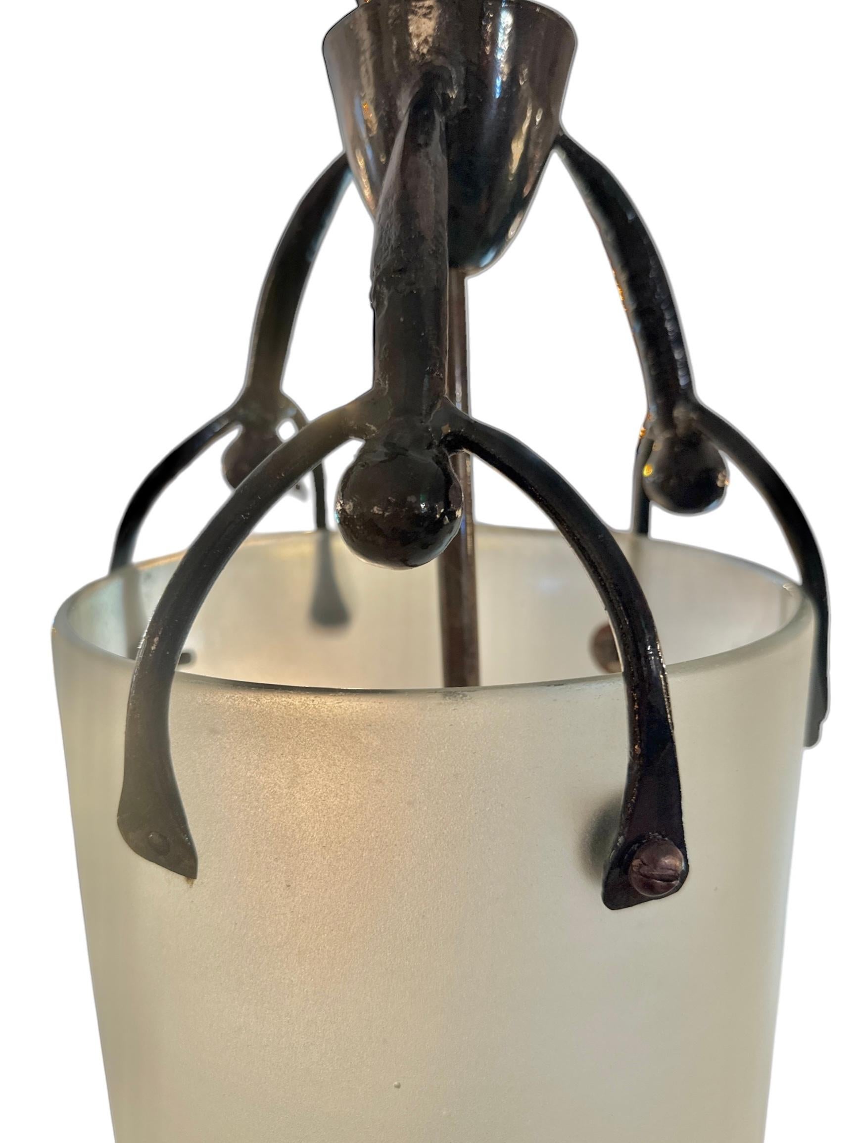 XX secolo Coppia di lampadari brutalisti degli anni '80 in vetro soffiato a mano e metallo in vendita