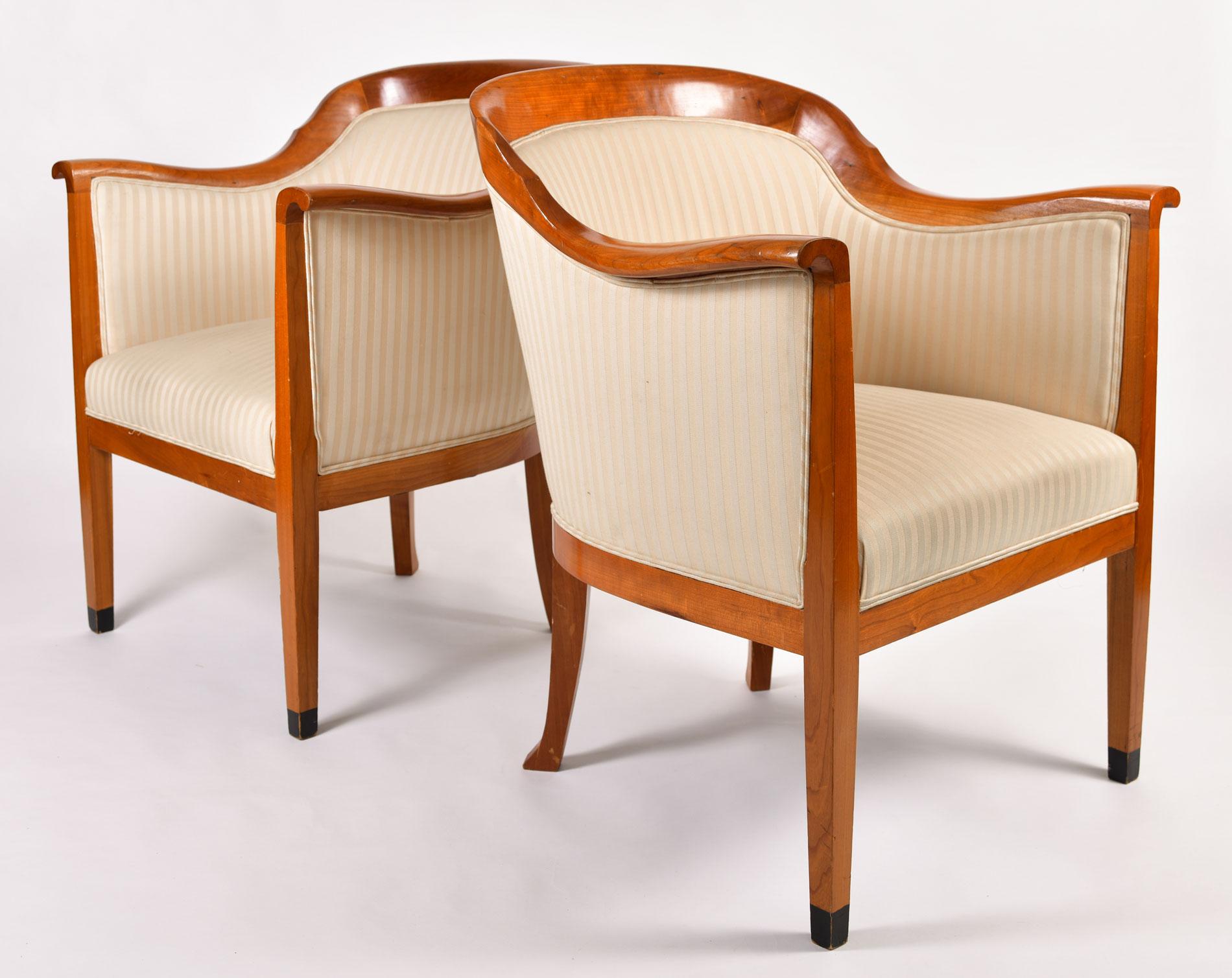 Late 20th Century Pair of 1980s English Cherrywood Occasional Chairs in the Style of Biedermeier For Sale