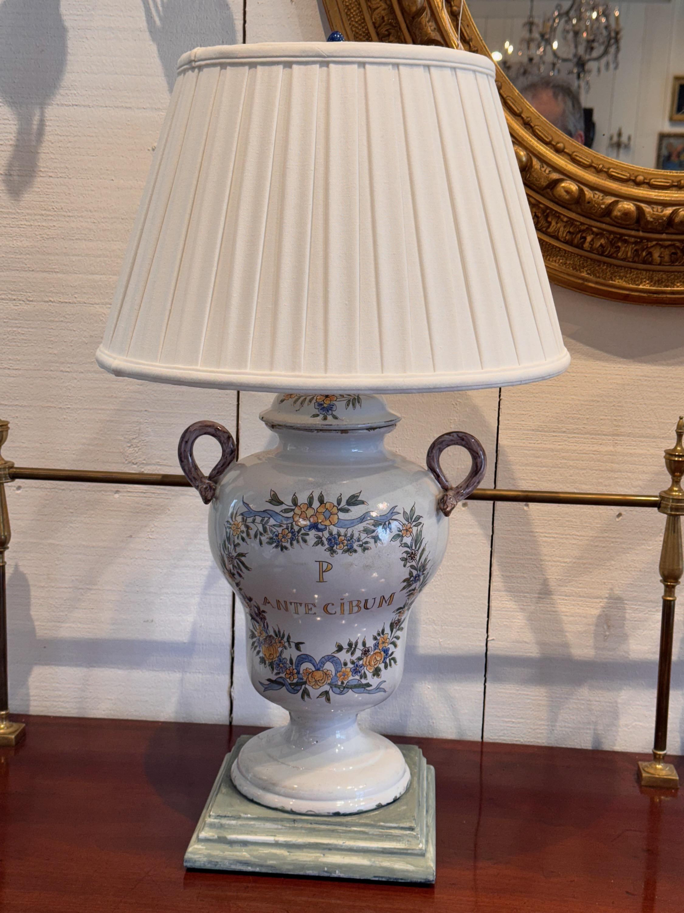 Français Paire de lampes en faïence des années 1980 en vente