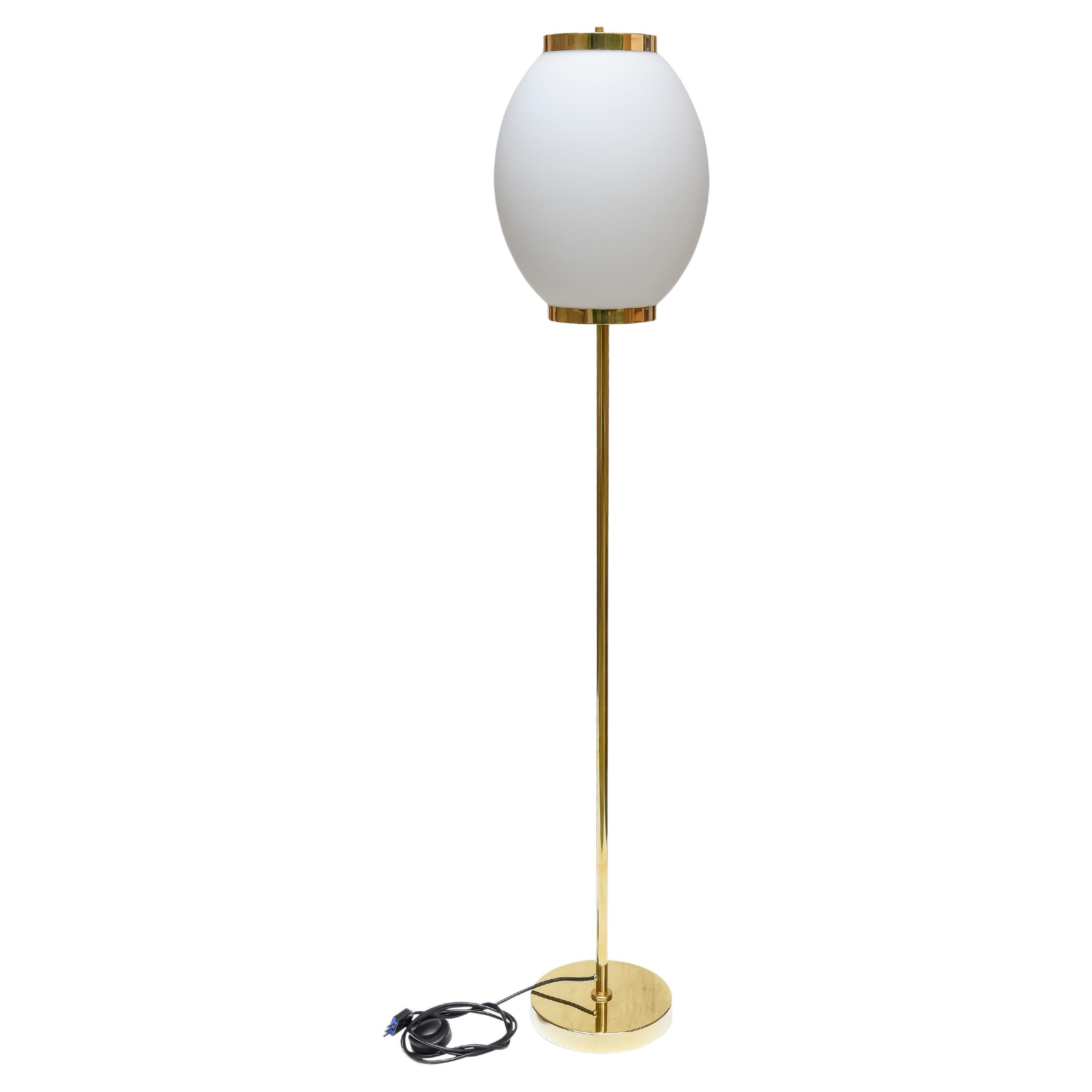 A pair of Elegant floor lamps brass structure with White blown Murano glass satin finish olive shaped Italian design midcentury style. Made in Italy 1980s
Wired to Work in Europe and USA
Can be sold individually.