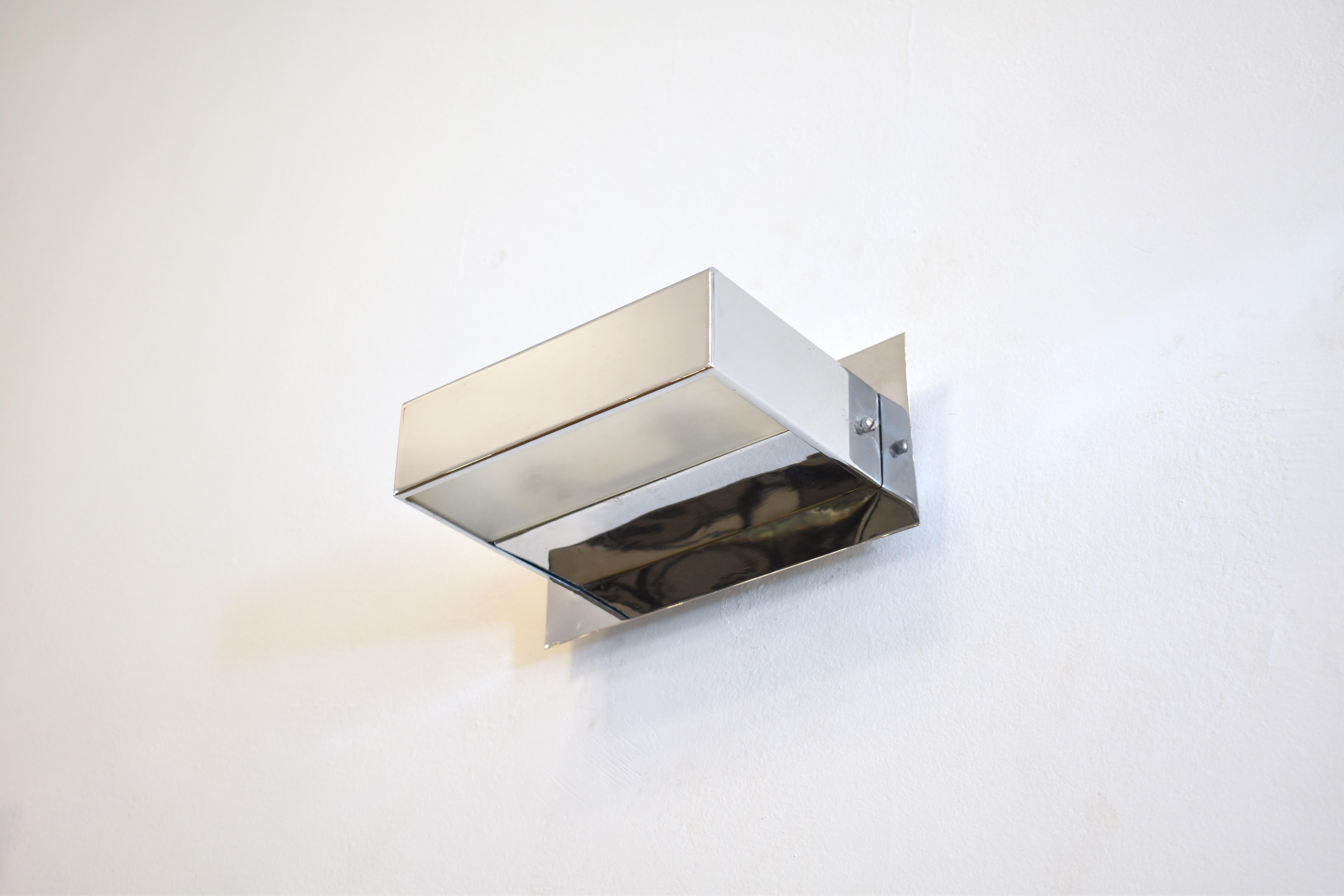 Paar französische minimalistische Wandleuchter aus Edelstahl aus den 1980er Jahren im Angebot 1