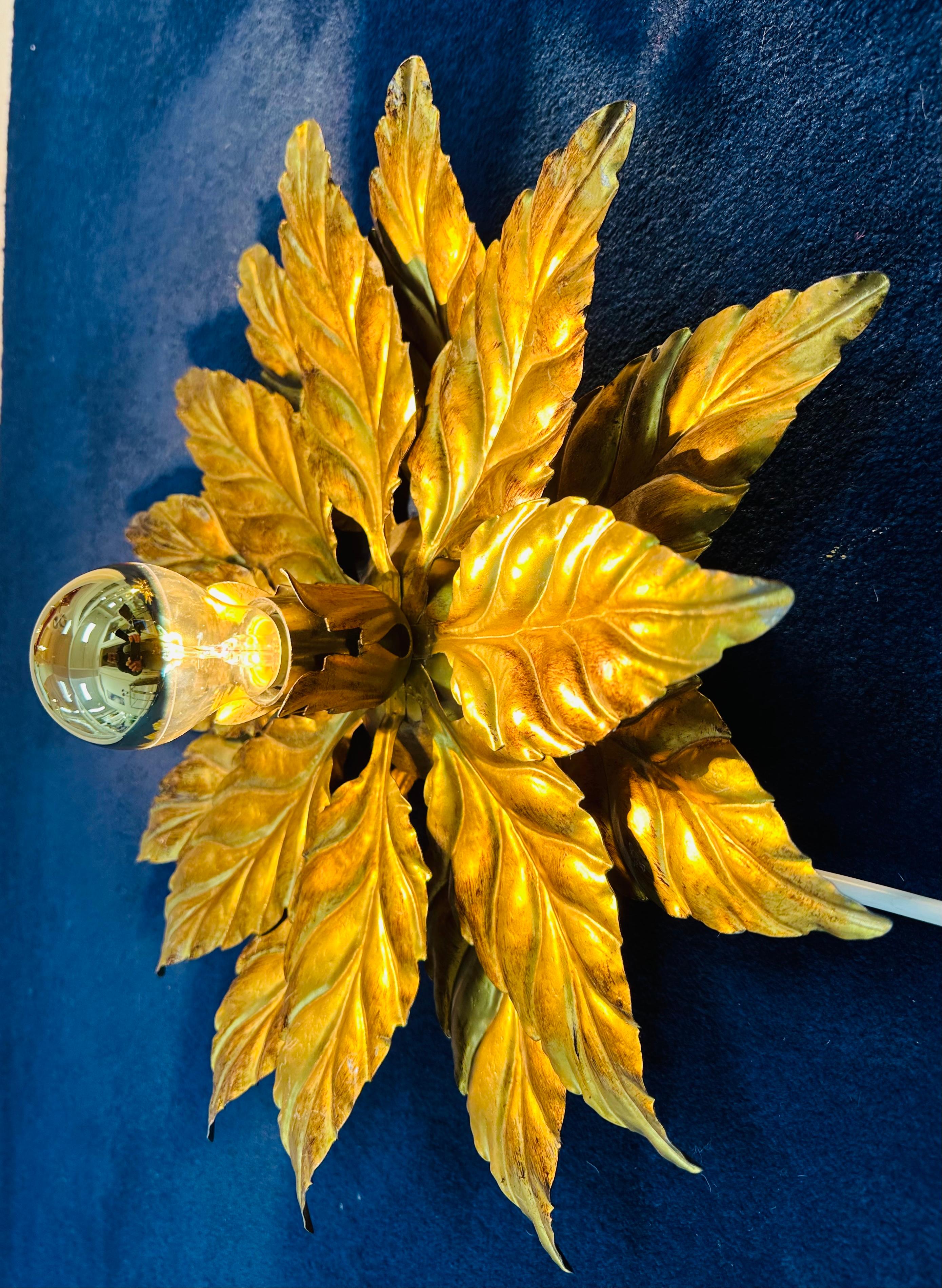 Paar deutsche Hans Kögl Gold-vergoldete florale Wandleuchten aus Metall aus den 1980er Jahren im Angebot 2