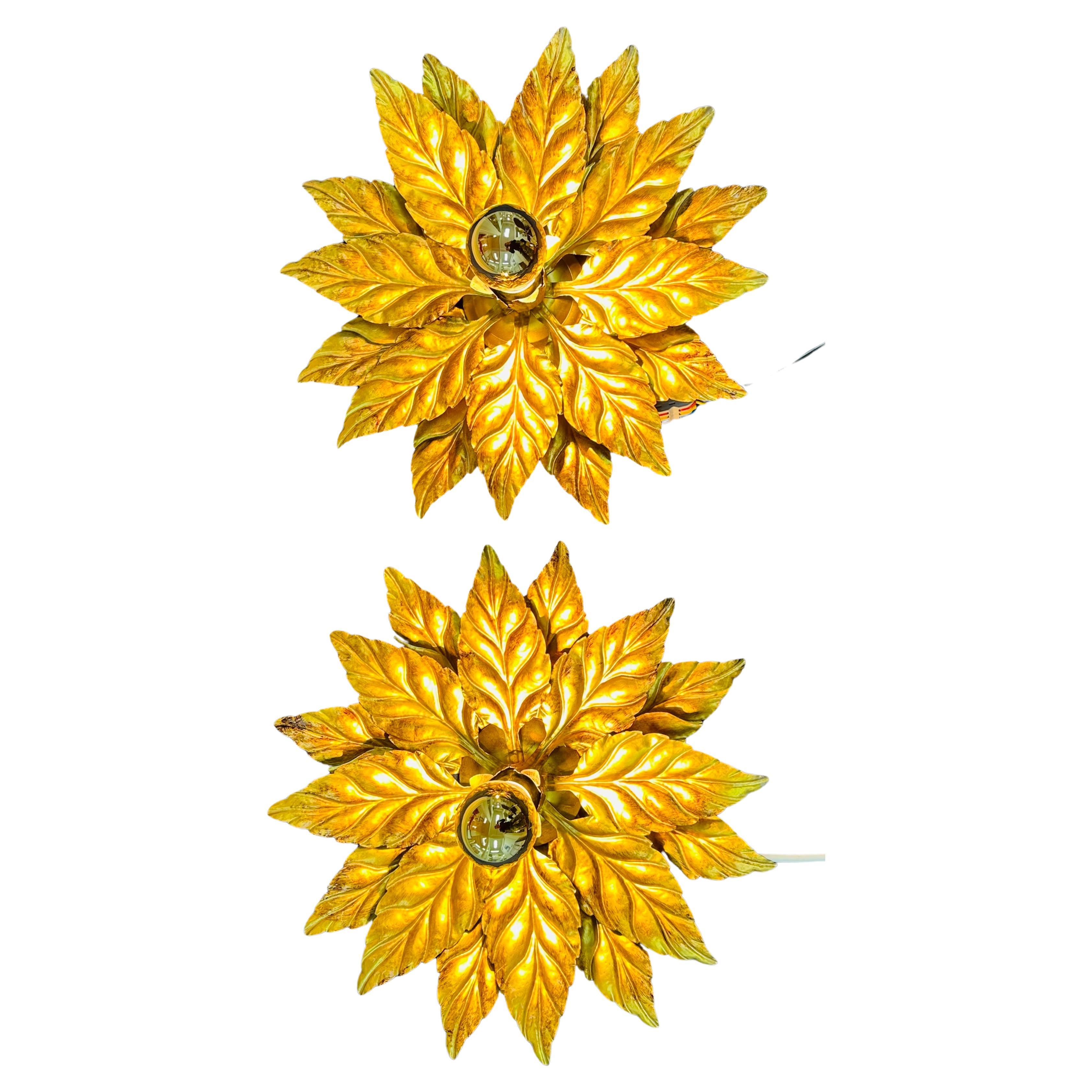 Paar deutsche Hans Kögl Gold-vergoldete florale Wandleuchten aus Metall aus den 1980er Jahren im Angebot