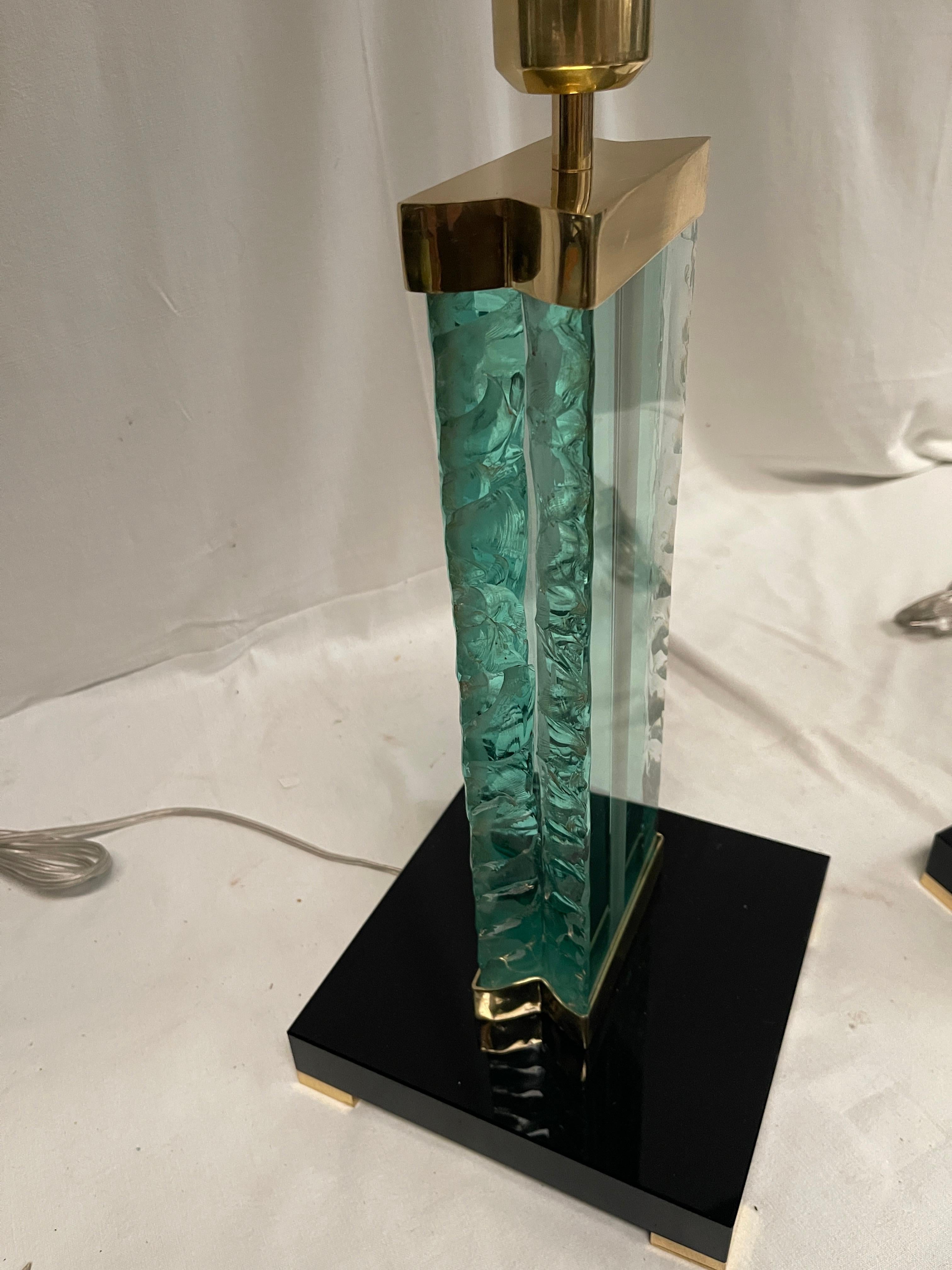 Ottone Coppia di lampade in vetro degli anni '80 attribuite a Fontana Arté in vendita
