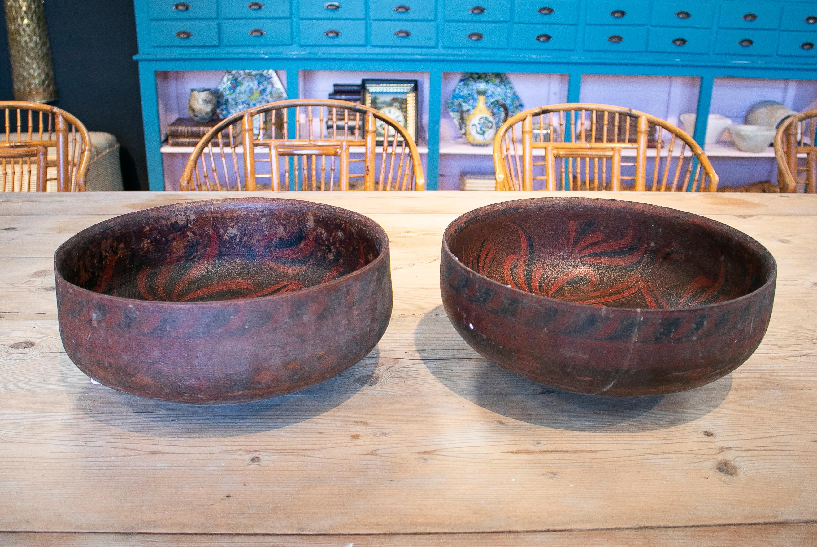 Pair of 1980s Indonesian Hand Painted Oriental Papier-mâché Bowls In Good Condition In Marbella, ES
