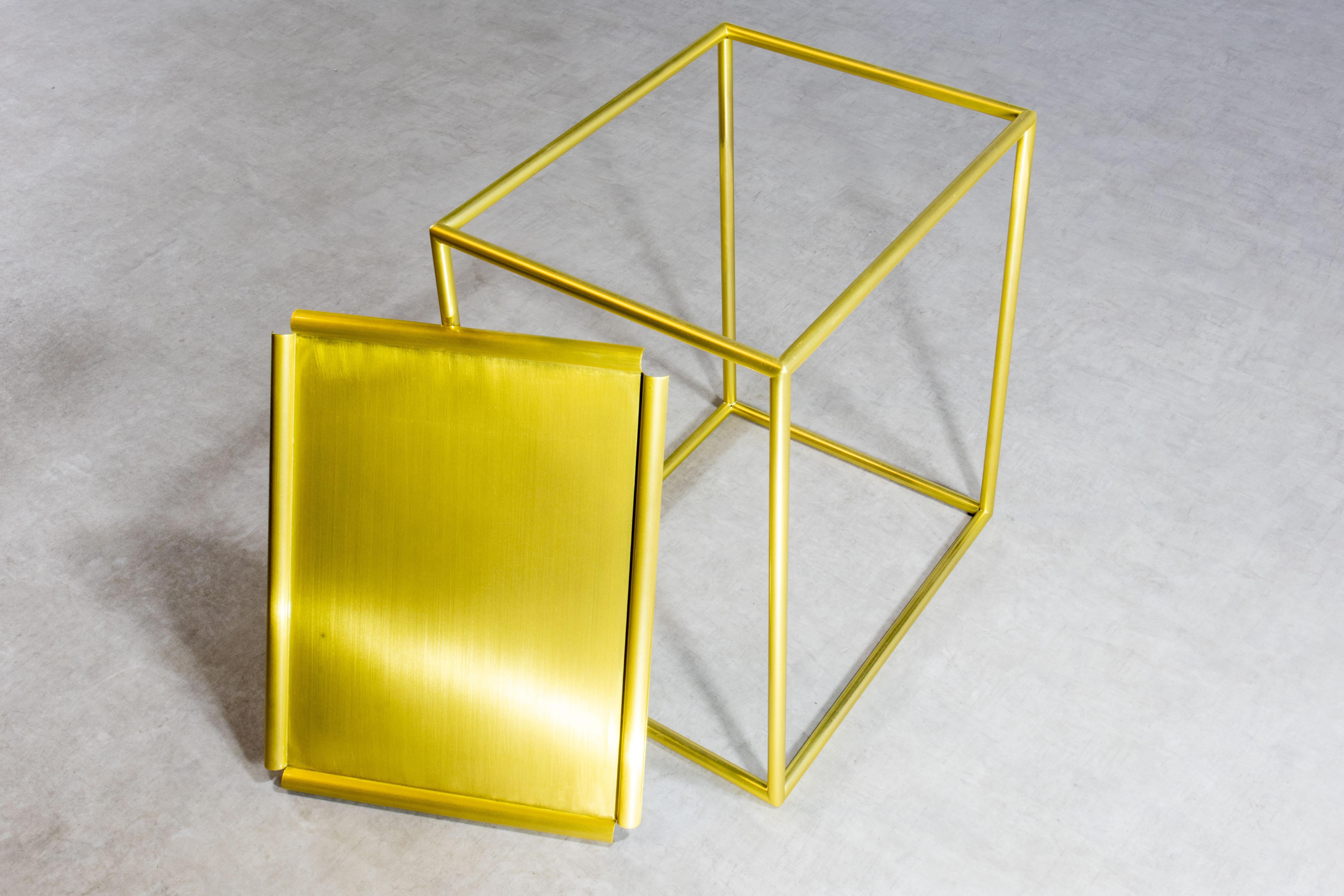 Pair of 1980s Italian Lacquered Brass Side Tables, Removable Serving Trays For Sale 4