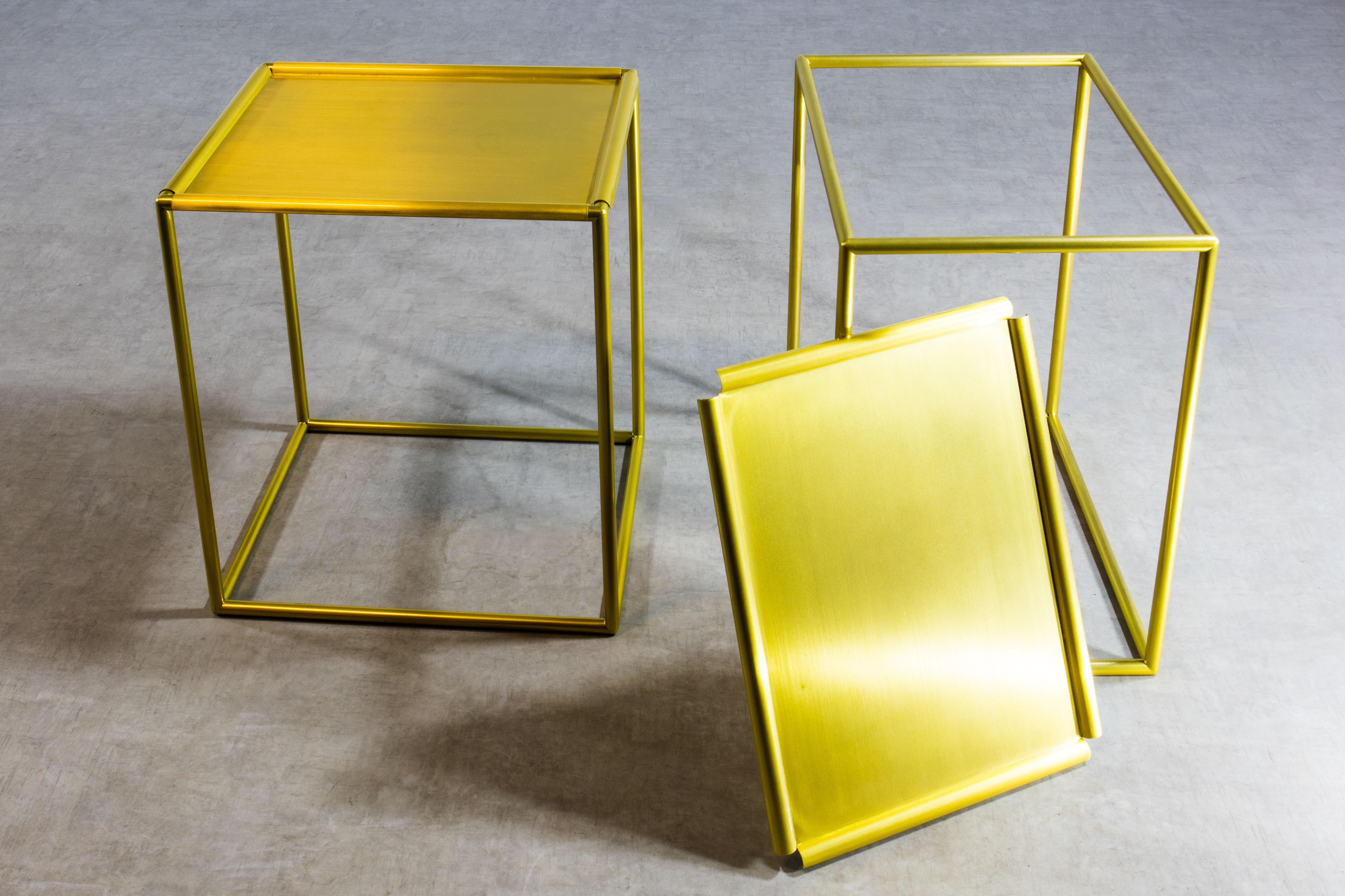 Pair of 1980s Italian Lacquered Brass Side Tables, Removable Serving Trays For Sale 5