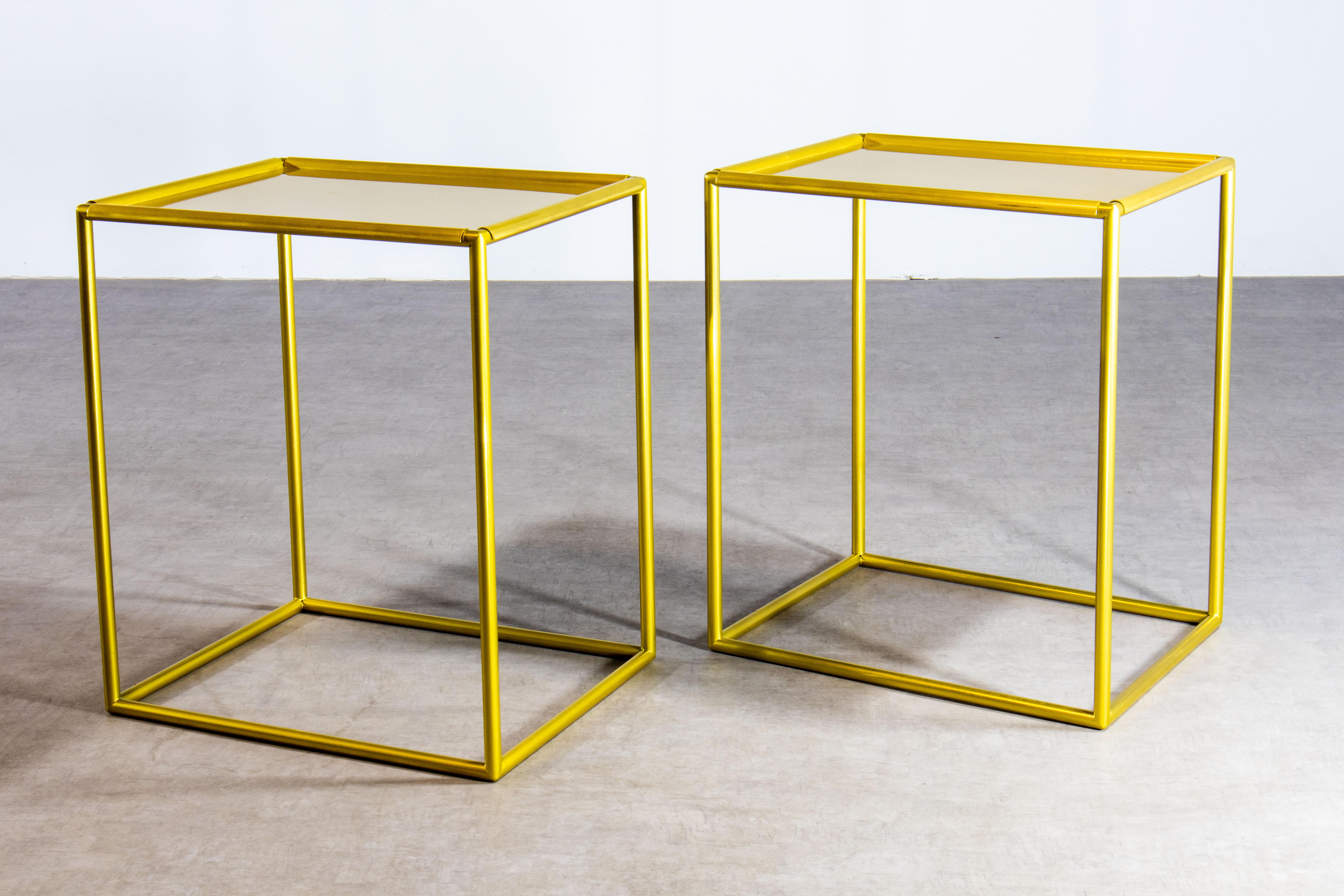 20th Century Pair of 1980s Italian Lacquered Brass Side Tables, Removable Serving Trays For Sale