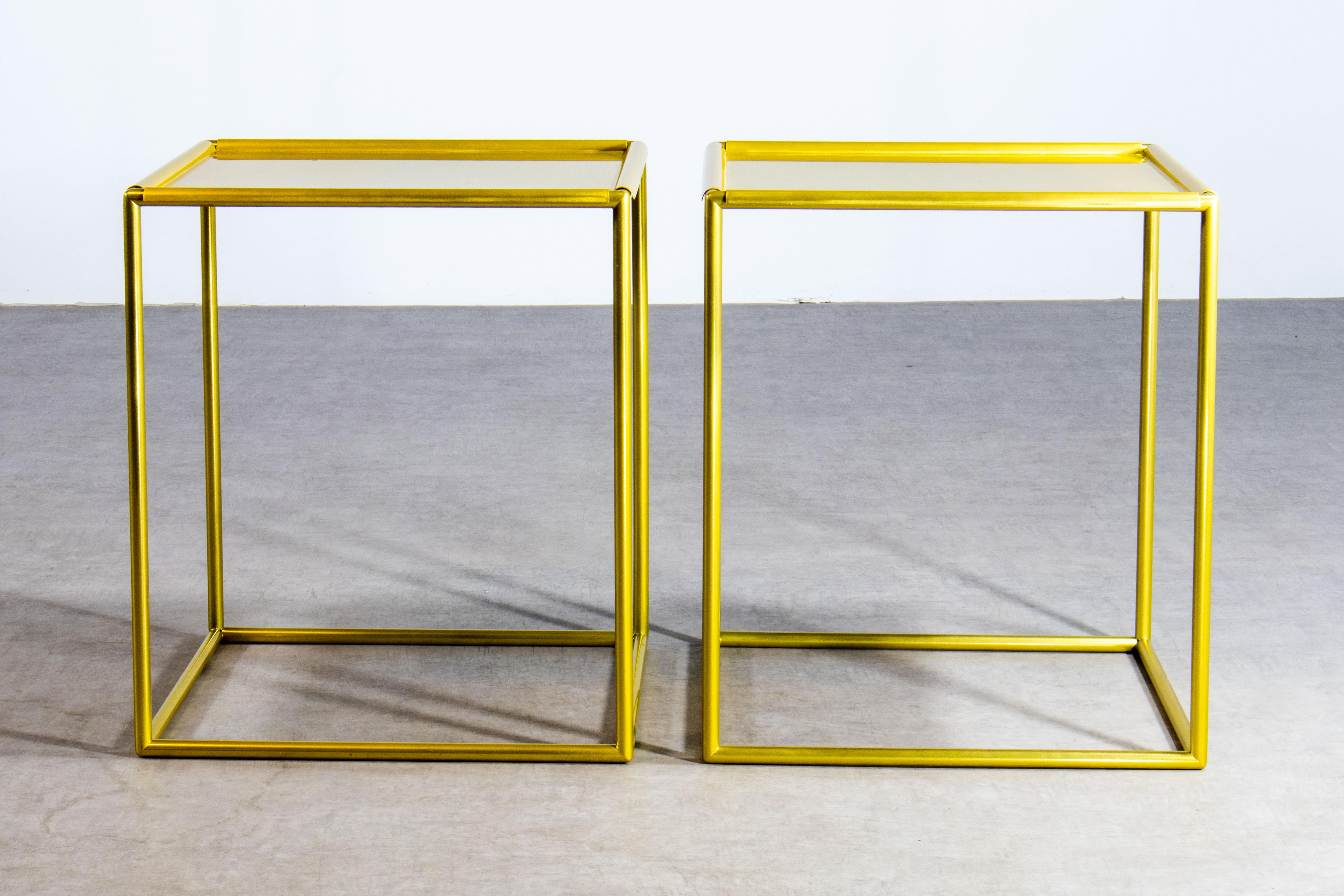 Pair of 1980s Italian Lacquered Brass Side Tables, Removable Serving Trays For Sale 1