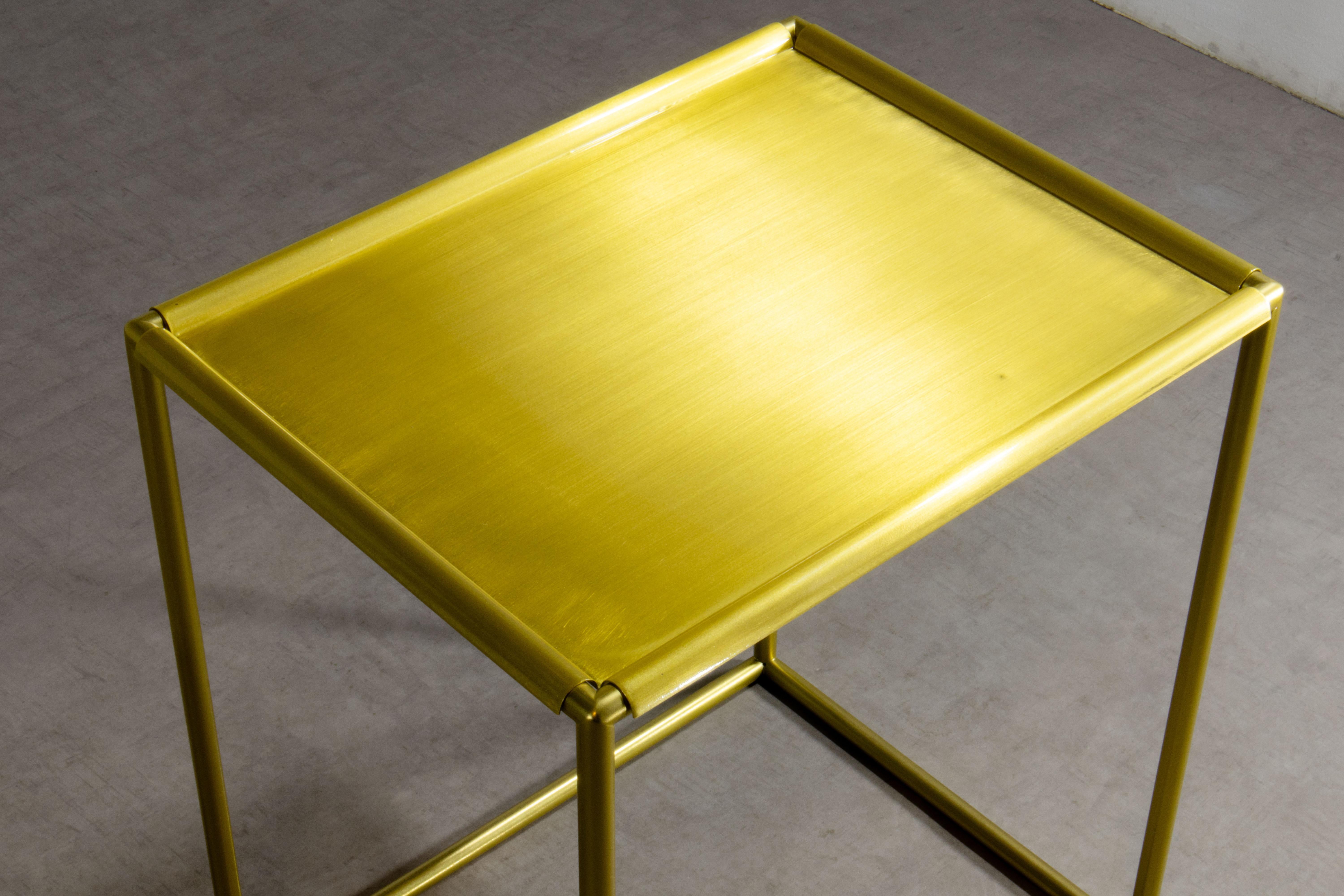 Pair of 1980s Italian Lacquered Brass Side Tables, Removable Serving Trays For Sale 2
