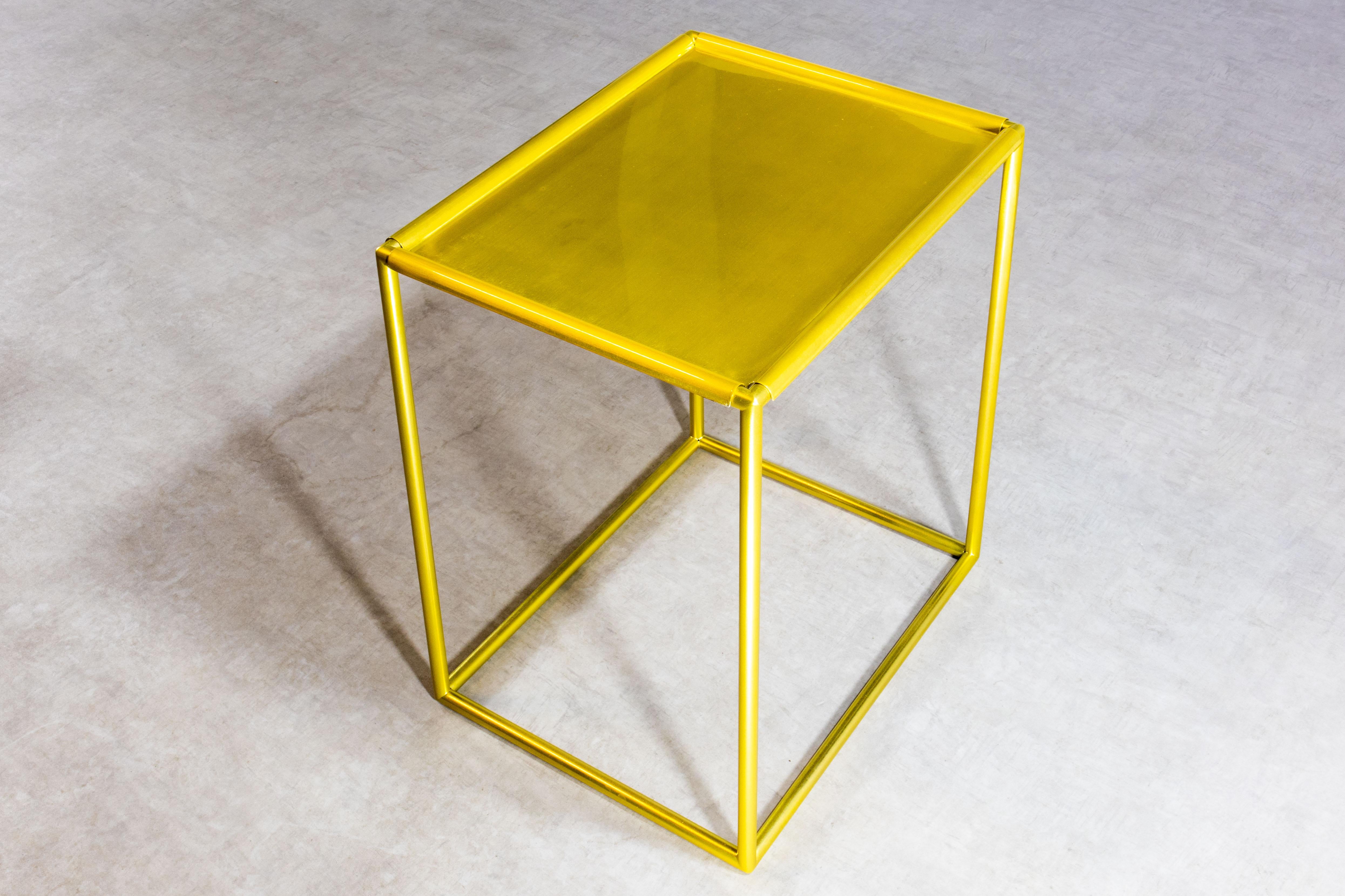 Pair of 1980s Italian Lacquered Brass Side Tables, Removable Serving Trays For Sale 3
