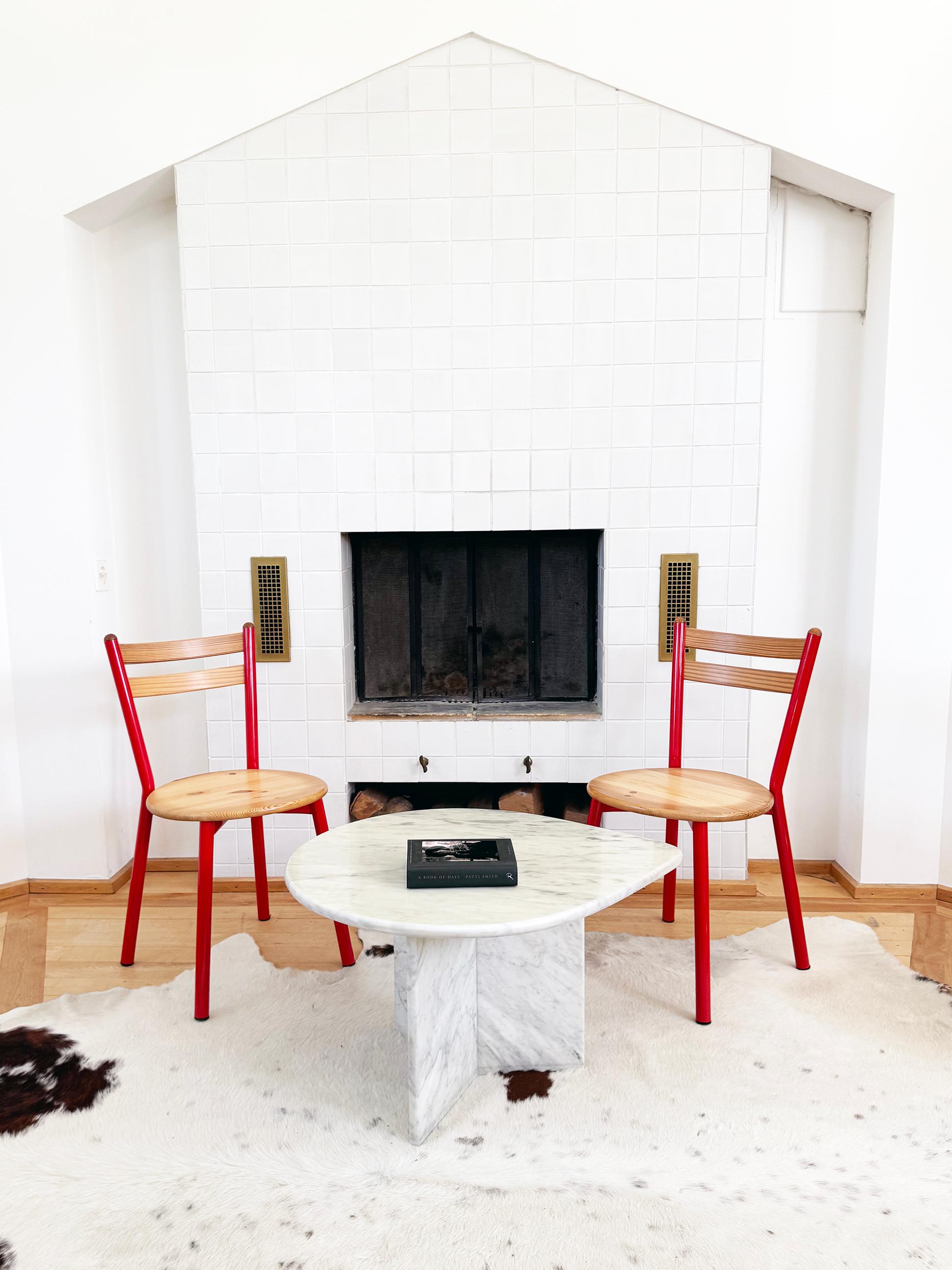 Post-Modern Pair of 1980s Italian Postmodern Pine and Red Metal Accent Chairs -- 2 Pcs For Sale