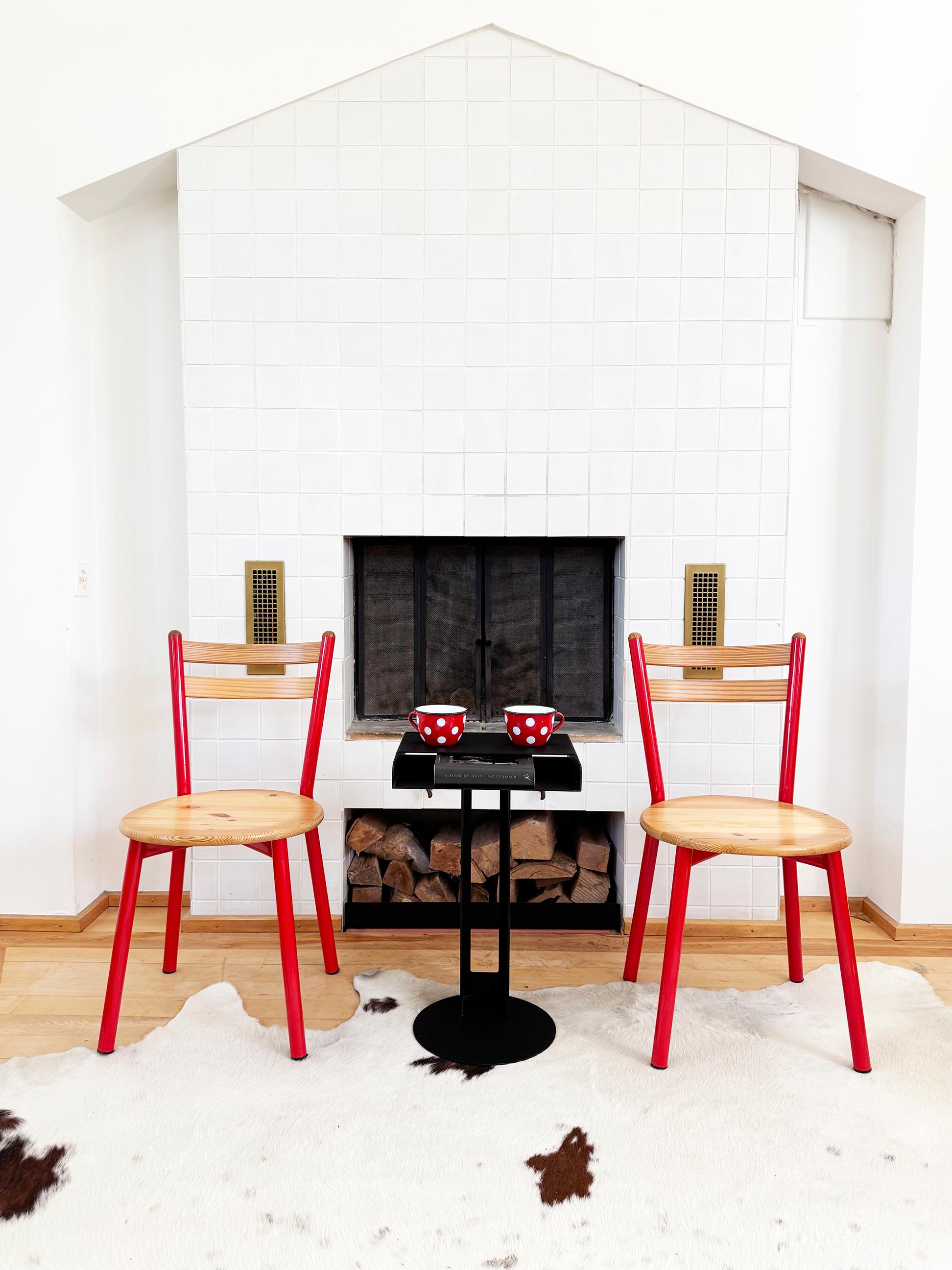 Pair of 1980s Italian Postmodern Pine and Red Metal Accent Chairs -- 2 Pcs In Good Condition For Sale In Basel, BS