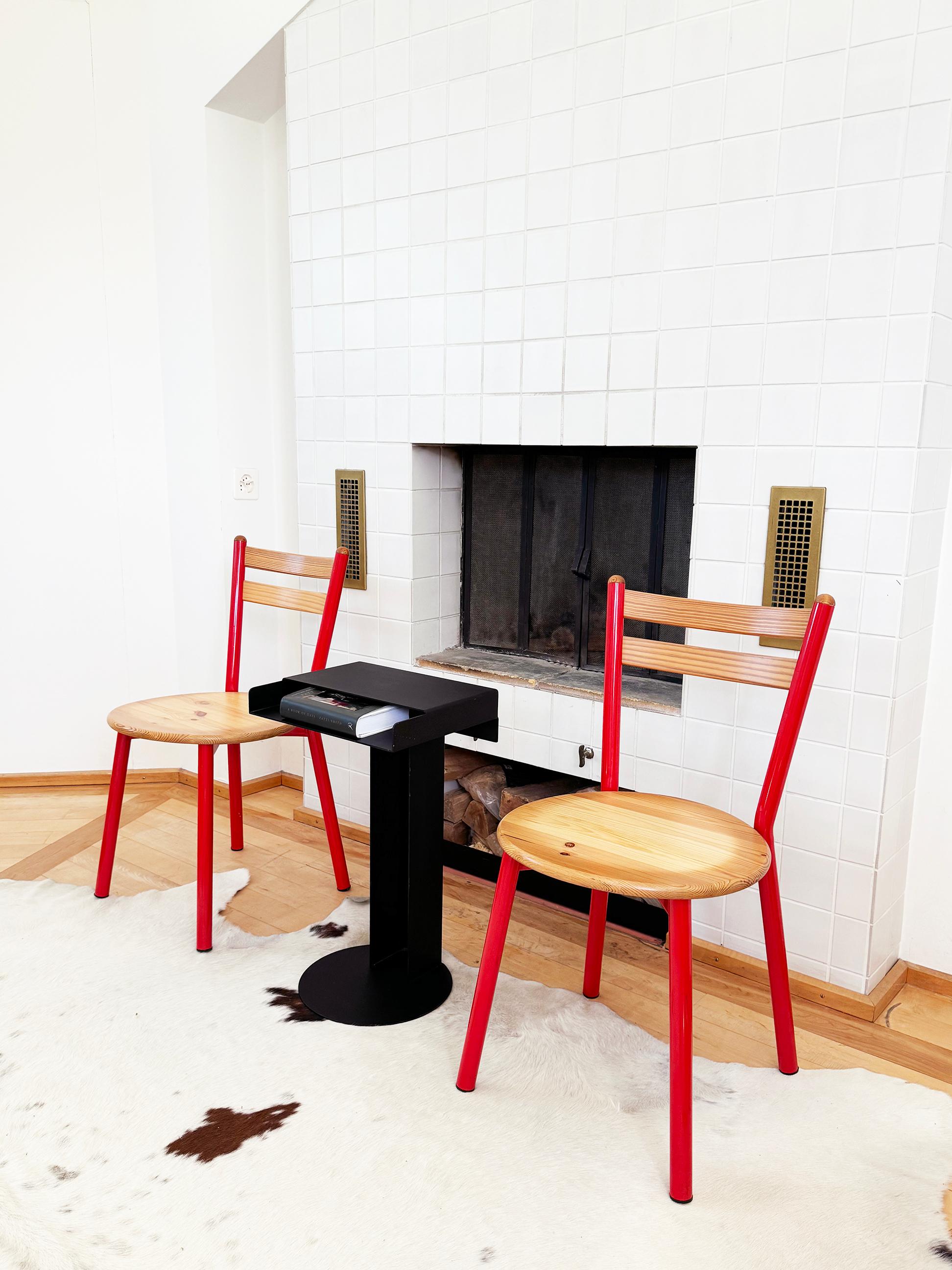 Late 20th Century Pair of 1980s Italian Postmodern Pine and Red Metal Accent Chairs -- 2 Pcs For Sale