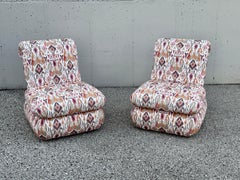 Paire de grandes chaises à dossier à volutes Donghia des années 1980 en textile iKat d'origine