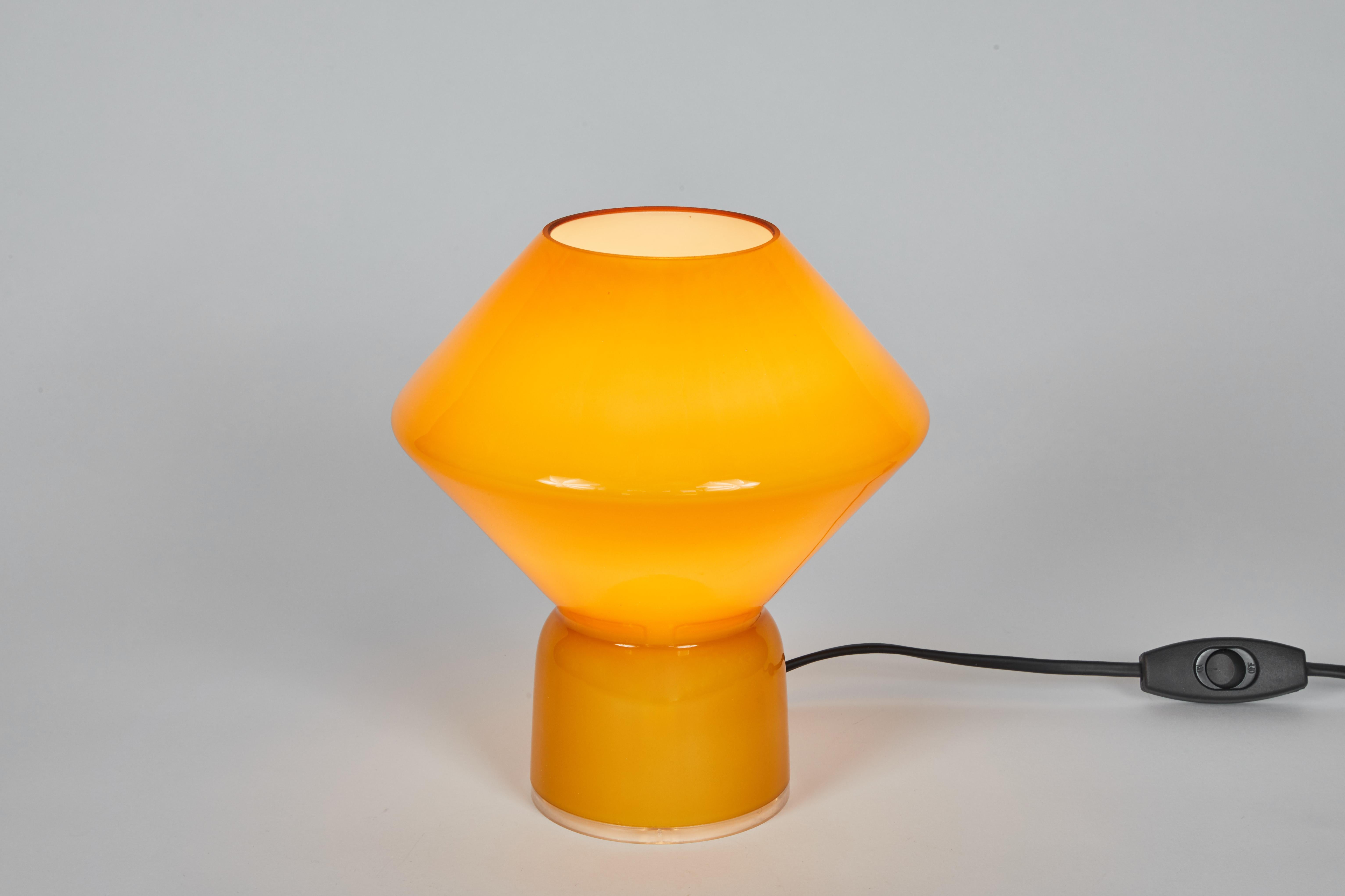 Pair of 1980s Memphis Style 'Conica' Table Lamps for Artemide In Excellent Condition In Glendale, CA