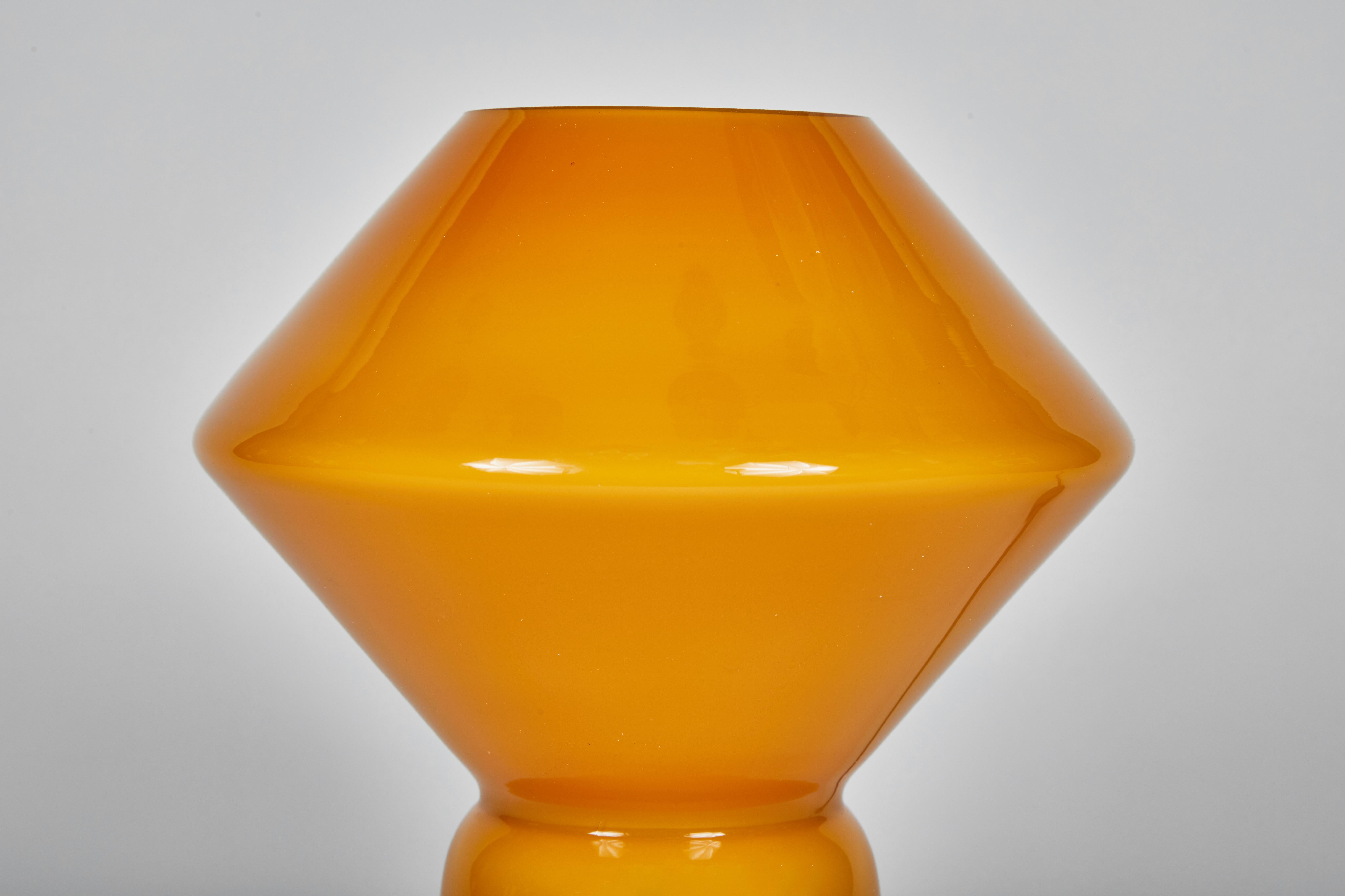 Opaline Glass Pair of 1980s Memphis Style 'Conica' Table Lamps for Artemide