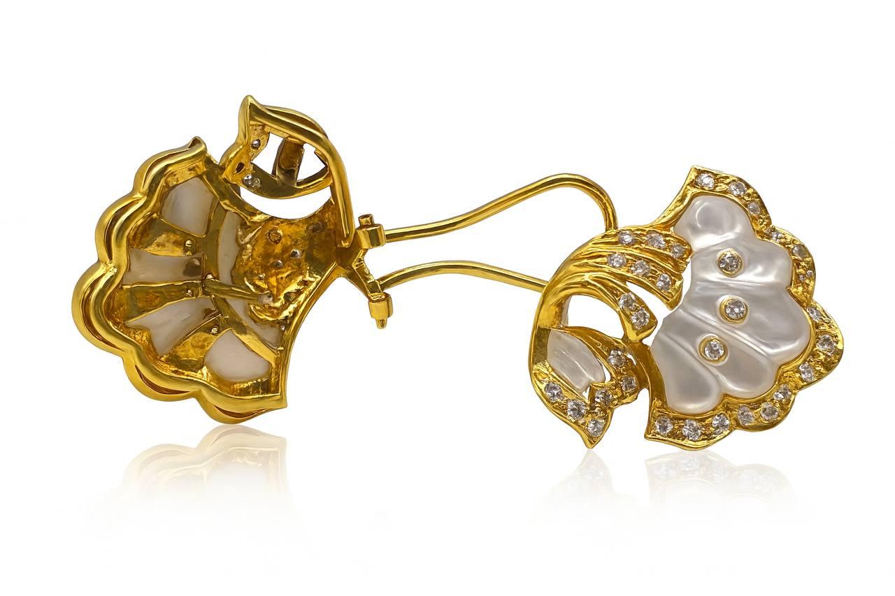 par de pendientes de madreperla y pavé de diamantes de los años 80 en Excelente estado para la venta en Firenze, FI