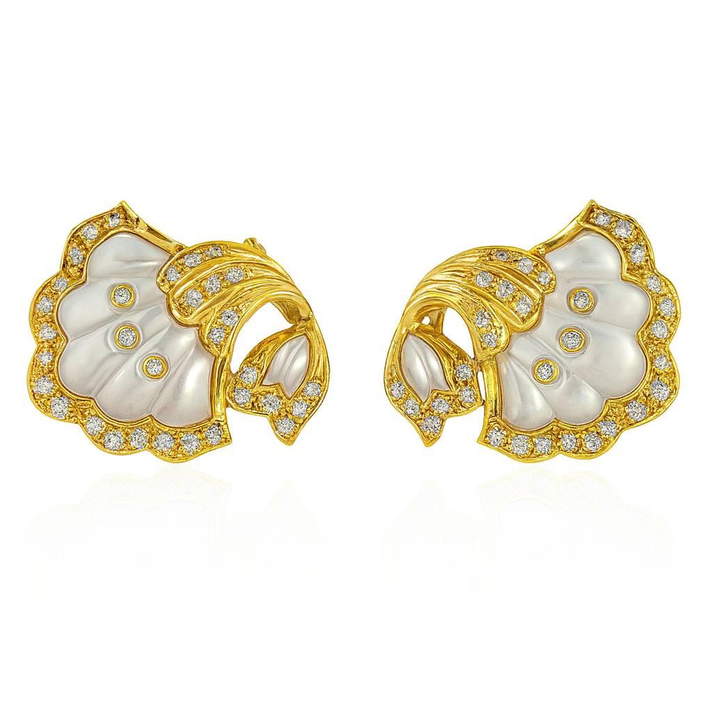 Femenino o masculino par de pendientes de madreperla y pavé de diamantes de los años 80 en venta