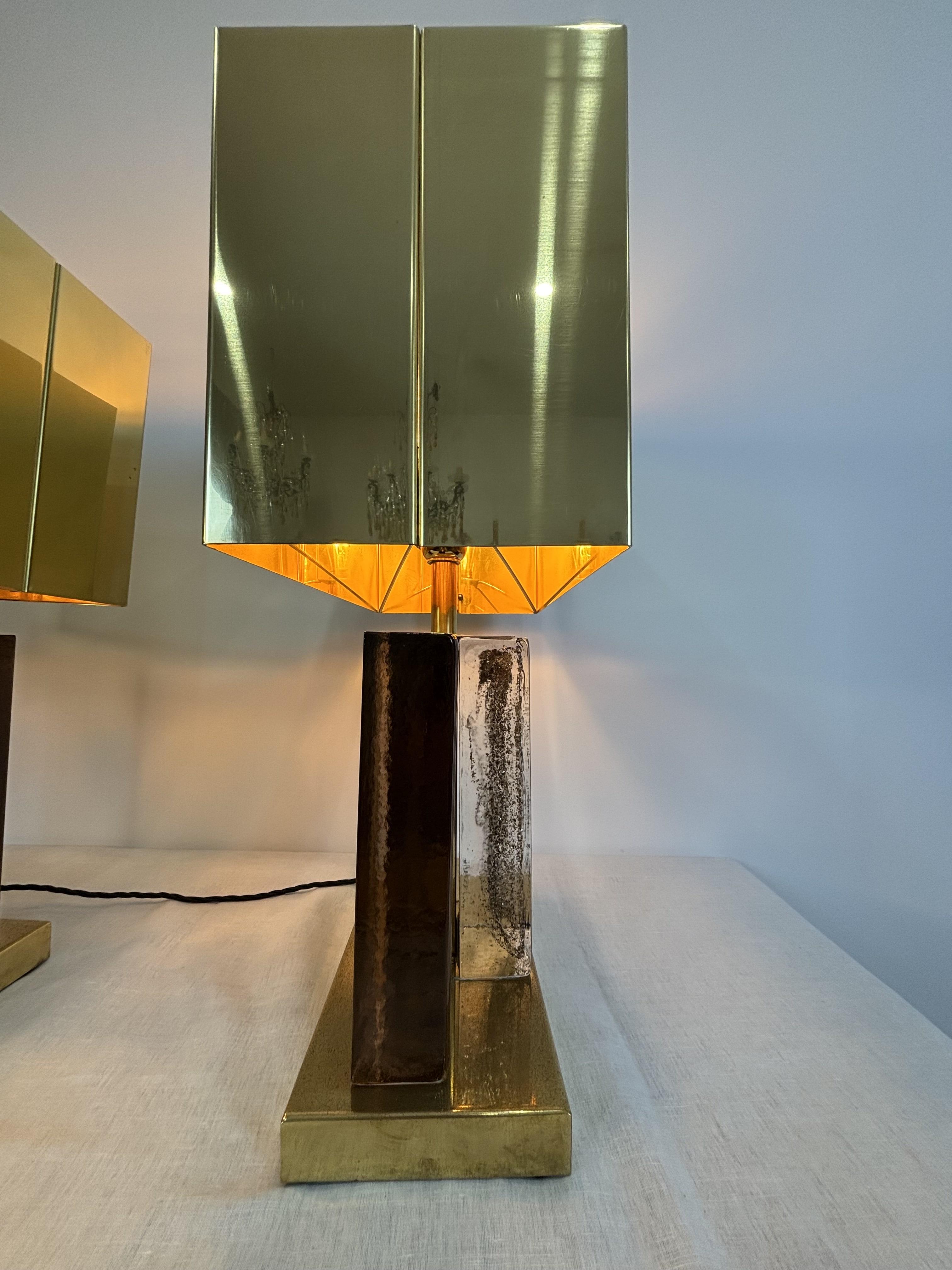 Paire de lampes de table en verre de Murano et laiton des années 1980, 20e siècle, Italie en vente 3