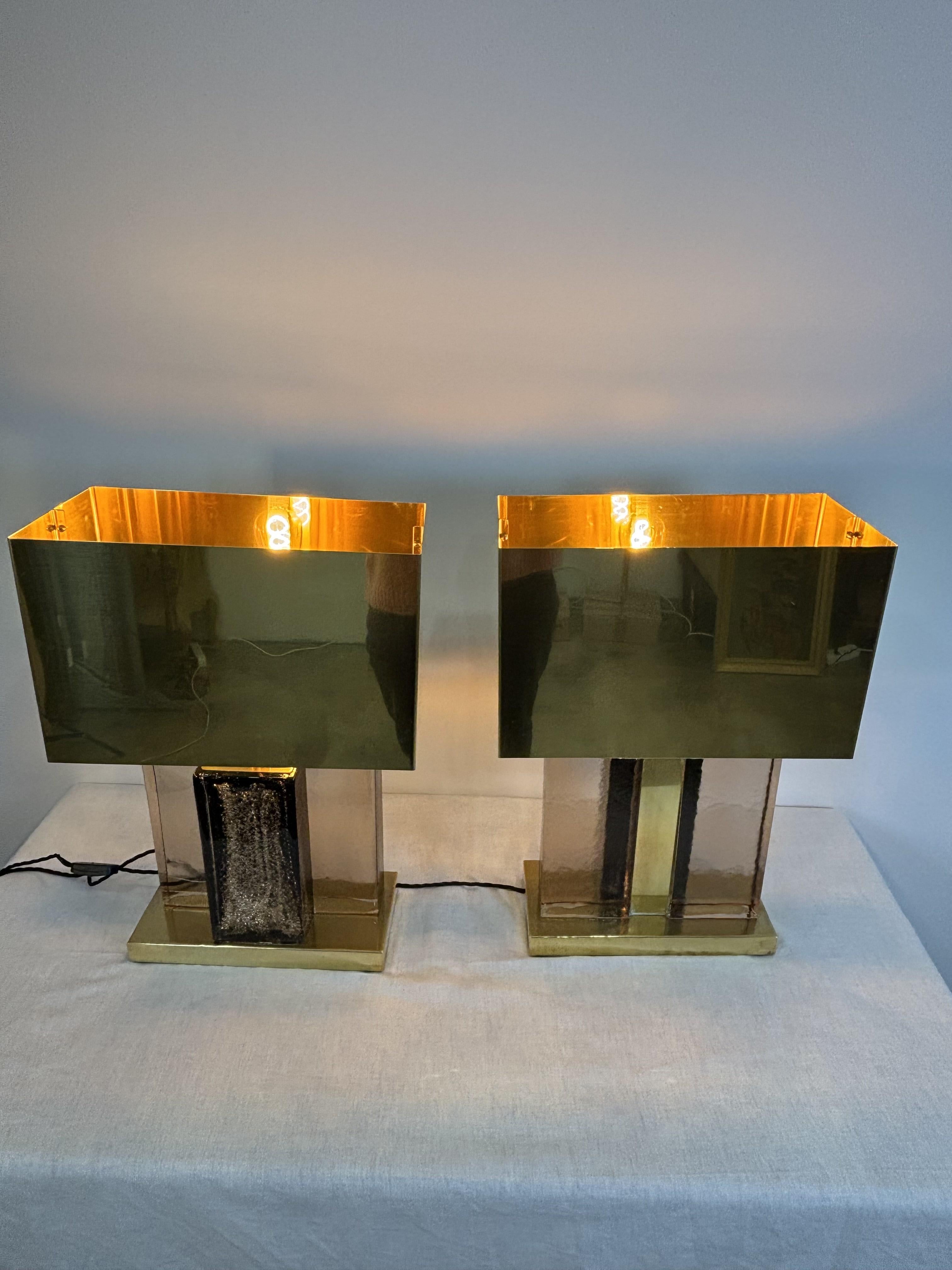 Paire de lampes de table en verre de Murano et laiton des années 1980, 20e siècle, Italie en vente 8