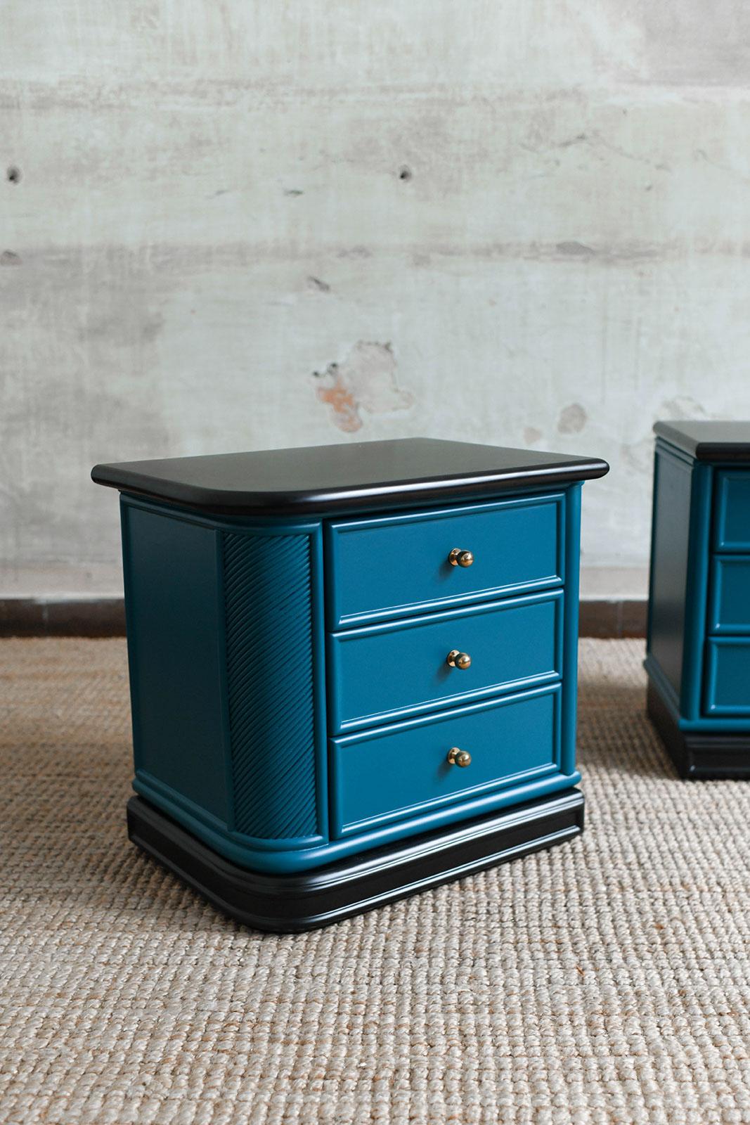 Italian Pair of 1980s Nightstands – Lacquered Series For Sale