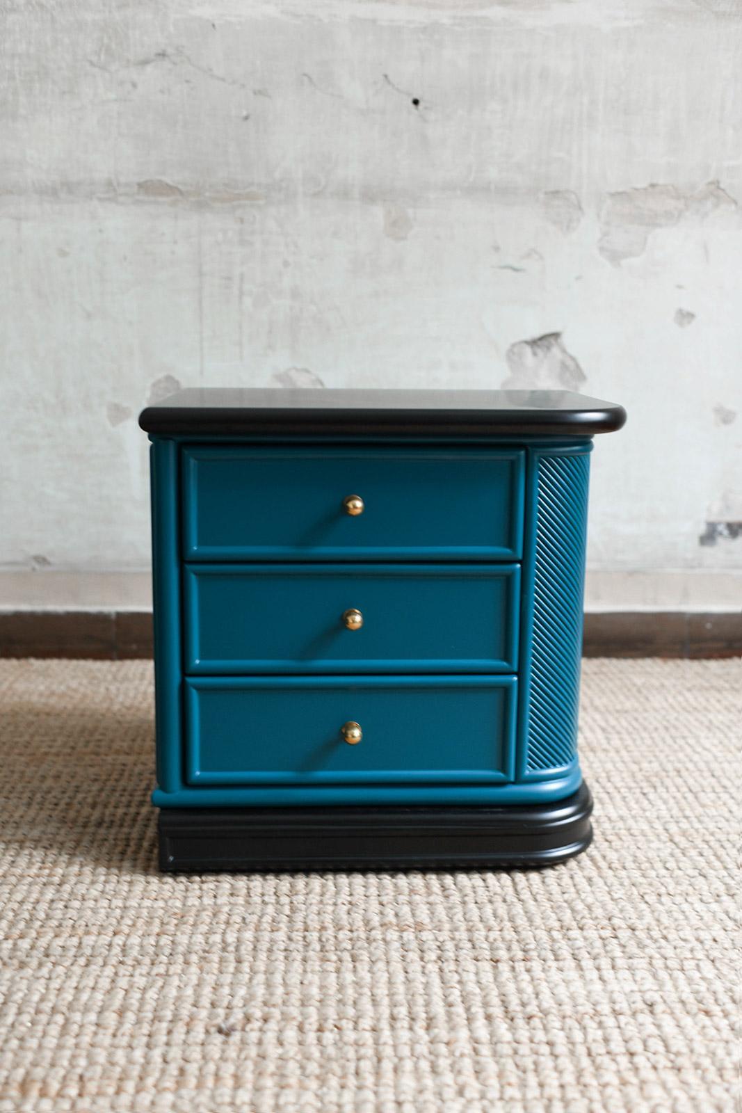 Pair of 1980s Nightstands – Lacquered Series In Good Condition For Sale In Roma, RM