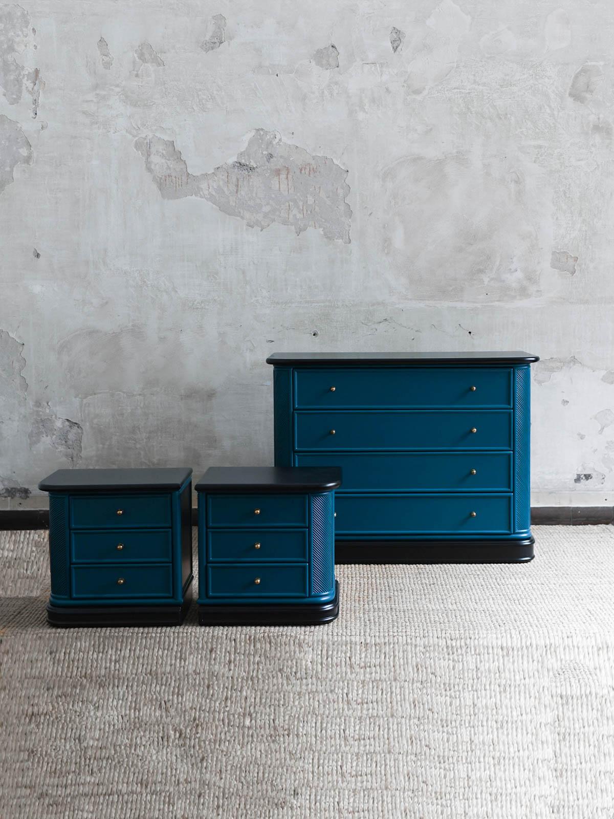 Pair of 1980s Nightstands – Lacquered Series For Sale 1