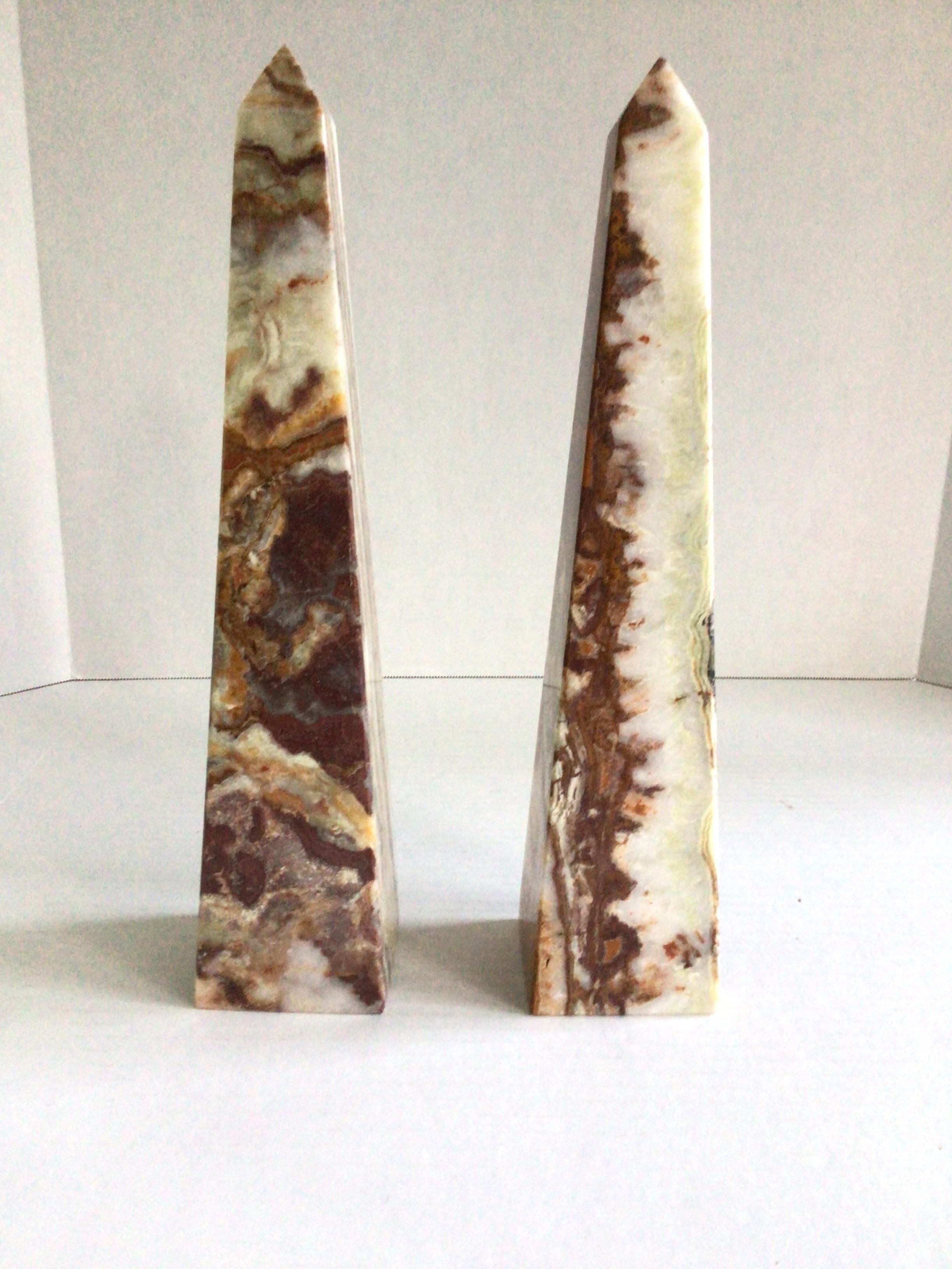 Pareja de Obeliscos de Ónice de los años 80 Tallado a mano en venta