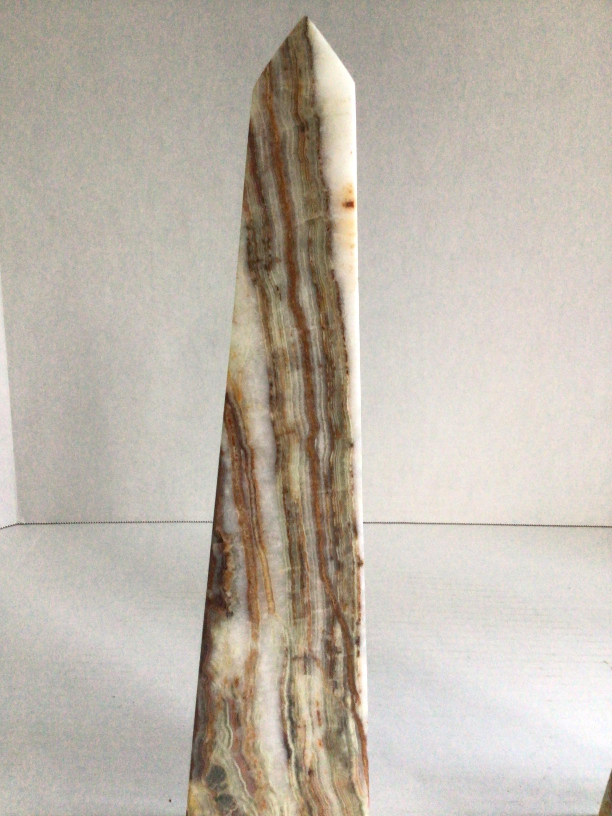 Pareja de Obeliscos de Ónice de los años 80 finales del siglo XX en venta